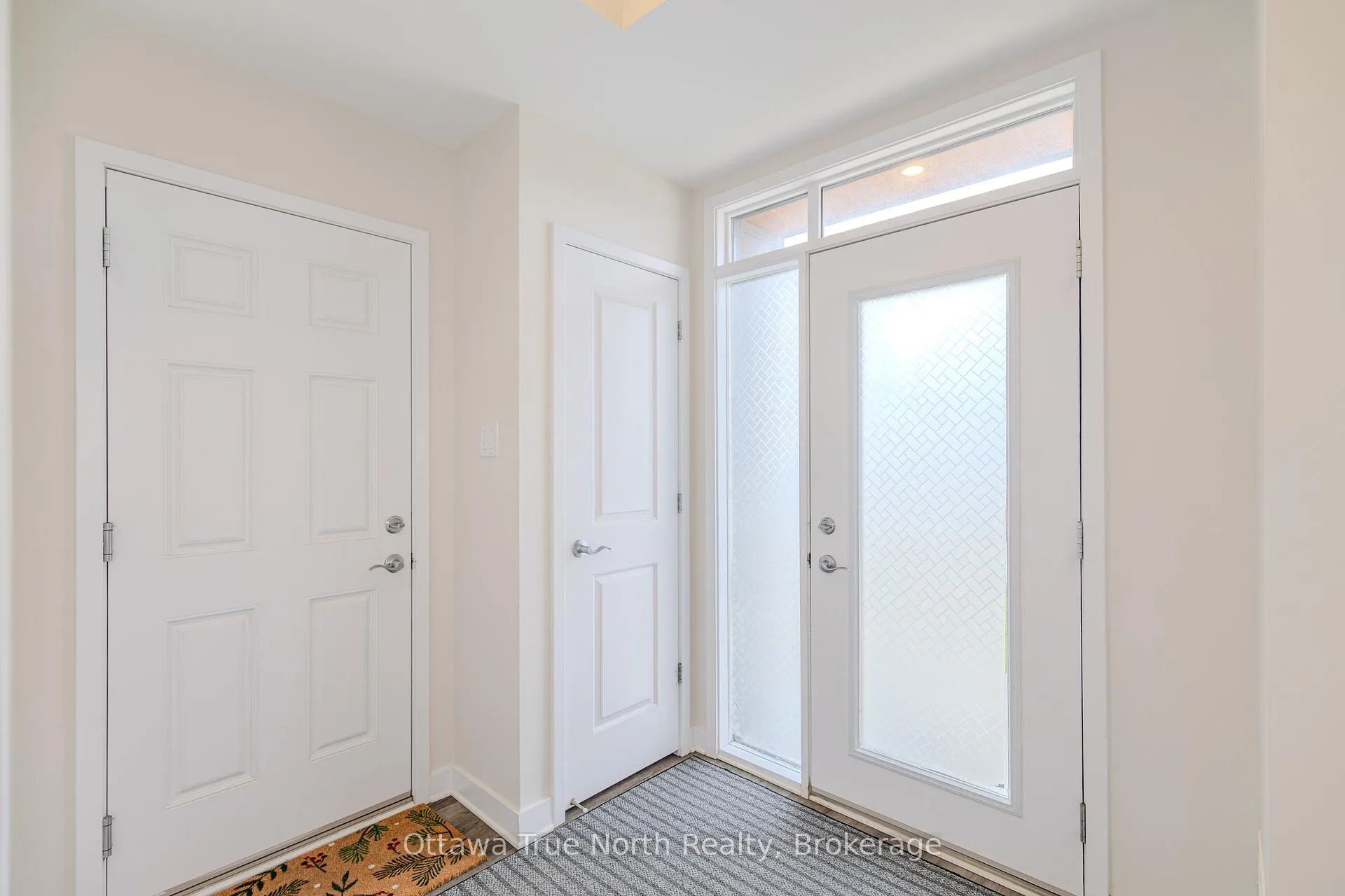 Photo 2 of 53 Wicket Private, Ottawa, Kanata - Emerald Meadows/Trailwest — HOMEH