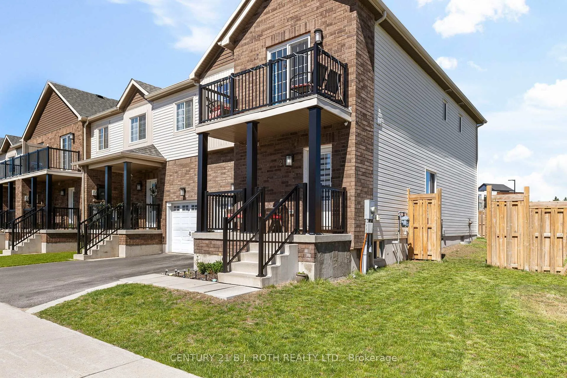 Photo 2 of 21 Brown Bear Street, Barrie, Holly — HOMEH