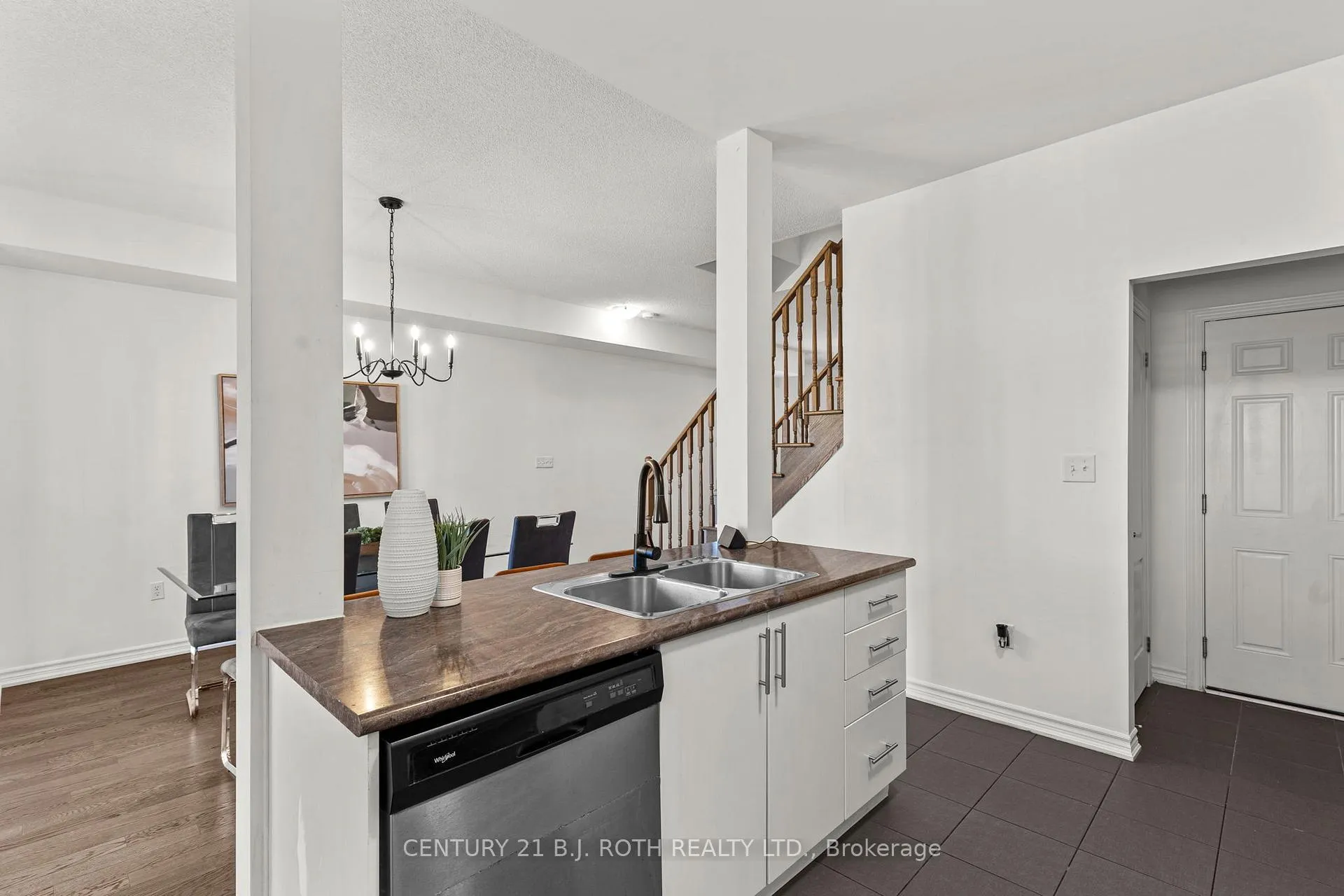 Photo 13 of 21 Brown Bear Street, Barrie, Holly — HOMEH