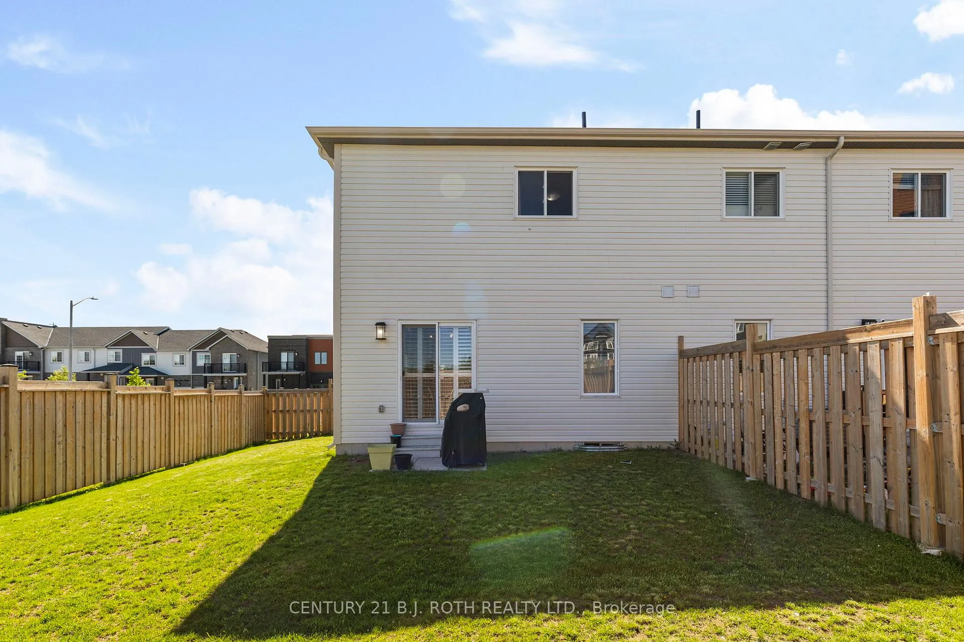 Photo 27 of 21 Brown Bear Street, Barrie, Holly — HOMEH