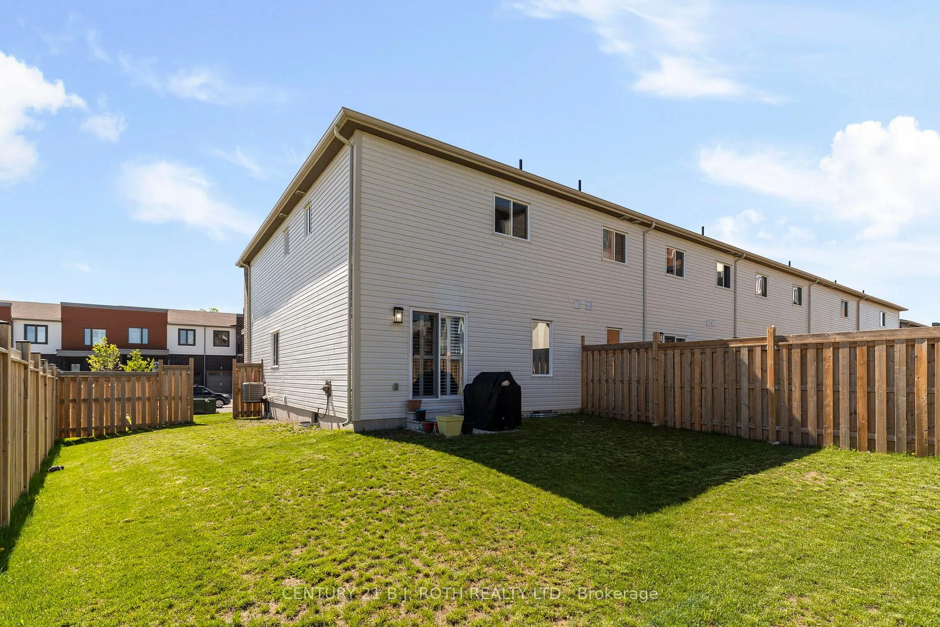 Photo 28 of 21 Brown Bear Street, Barrie, Holly — HOMEH