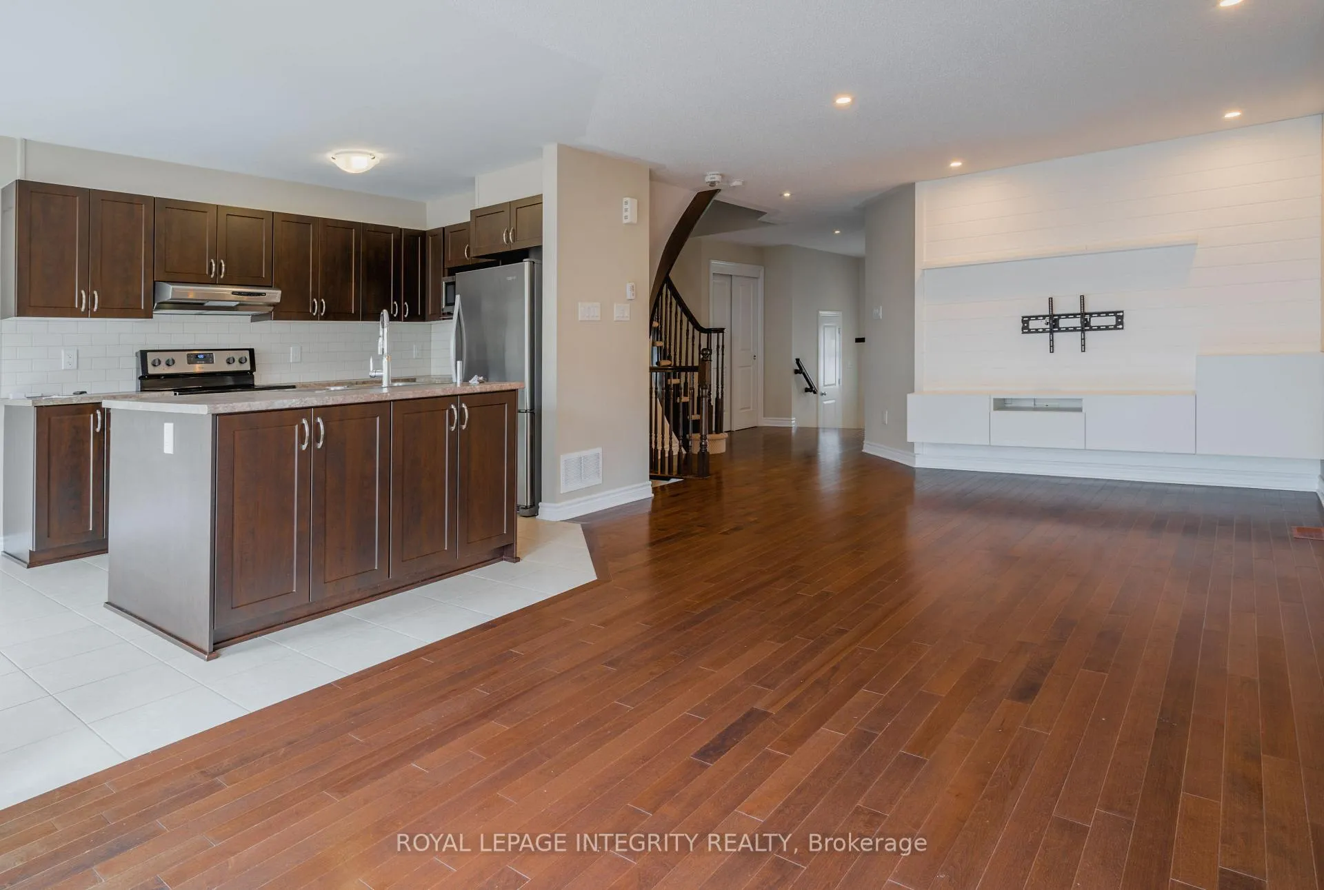 Photo 4 of 71 Fallengale Crescent, Ottawa, Kanata - Kanata Lakes/Heritage Hills — HOMEH