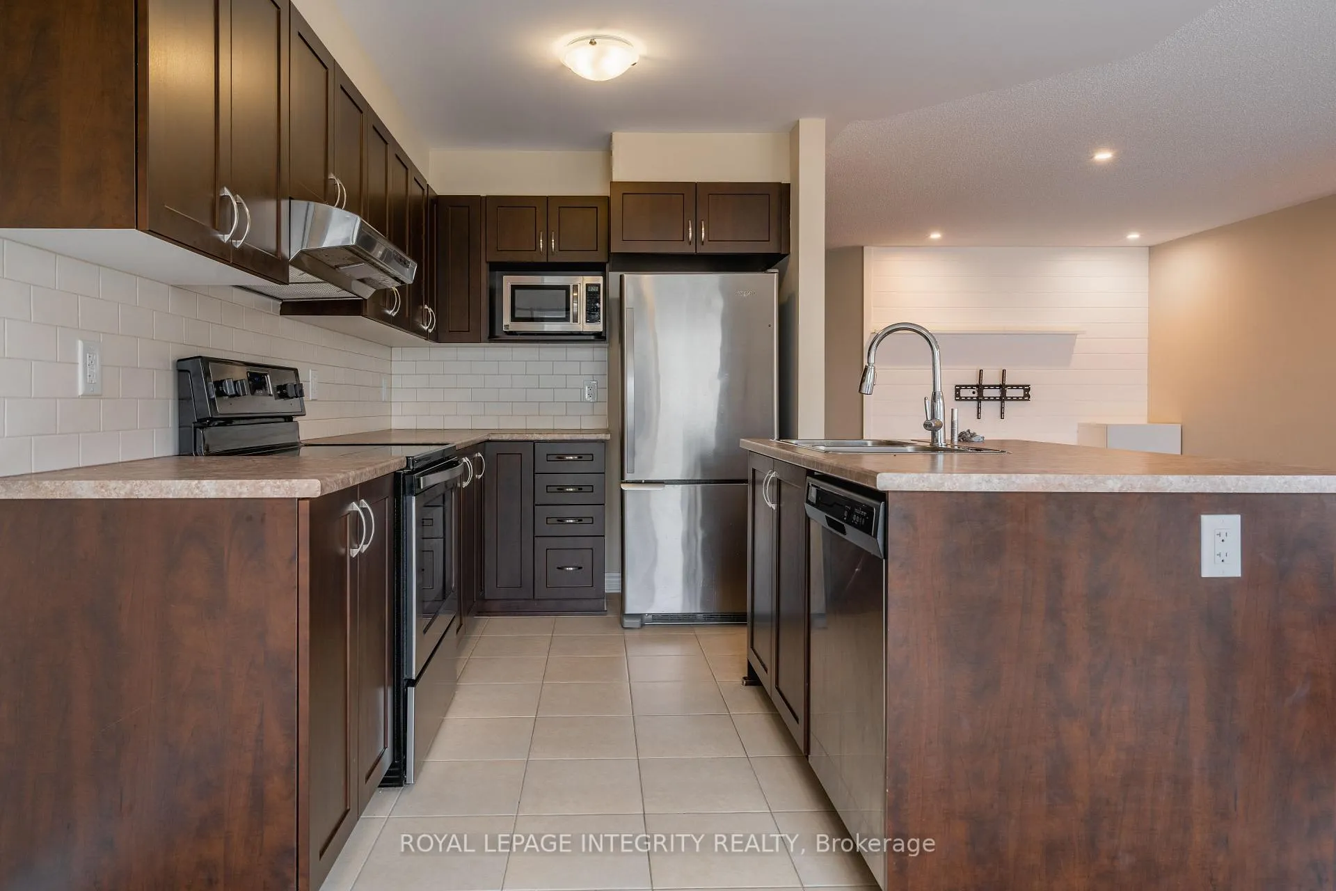 Photo 5 of 71 Fallengale Crescent, Ottawa, Kanata - Kanata Lakes/Heritage Hills — HOMEH