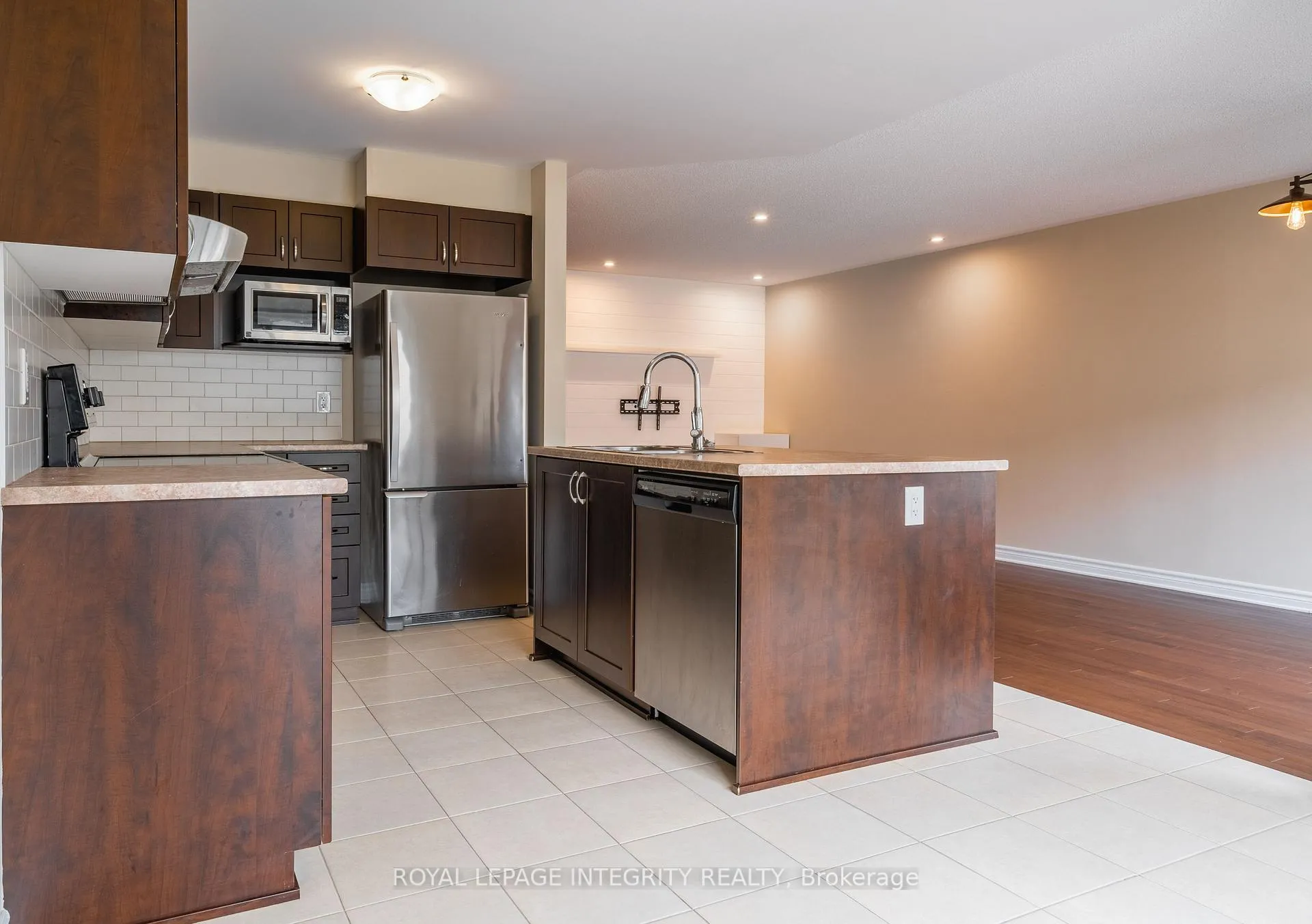 Photo 7 of 71 Fallengale Crescent, Ottawa, Kanata - Kanata Lakes/Heritage Hills — HOMEH