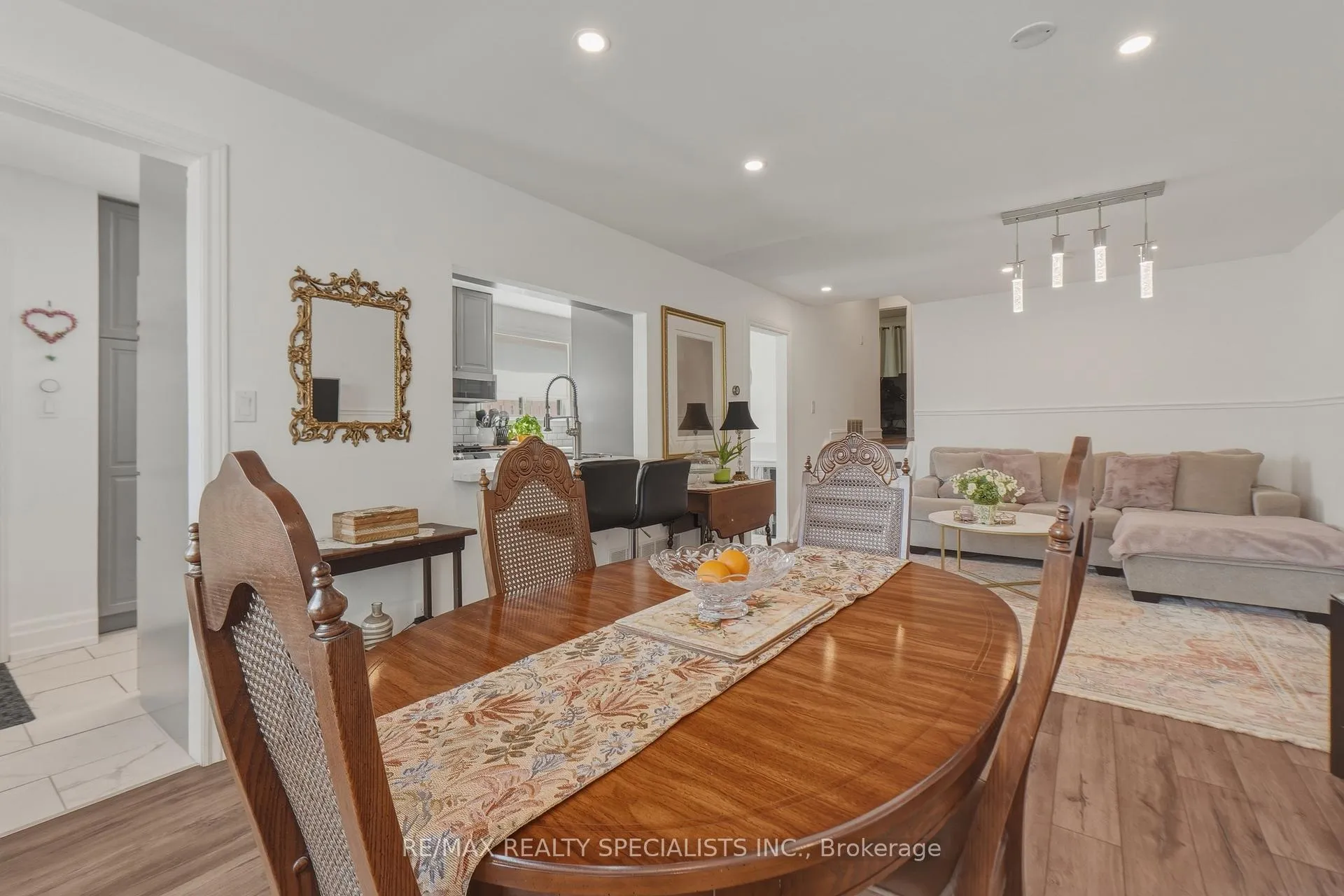 Photo 15 of 34 Alphonsus Court, New Tecumseth, Tottenham — HOMEH