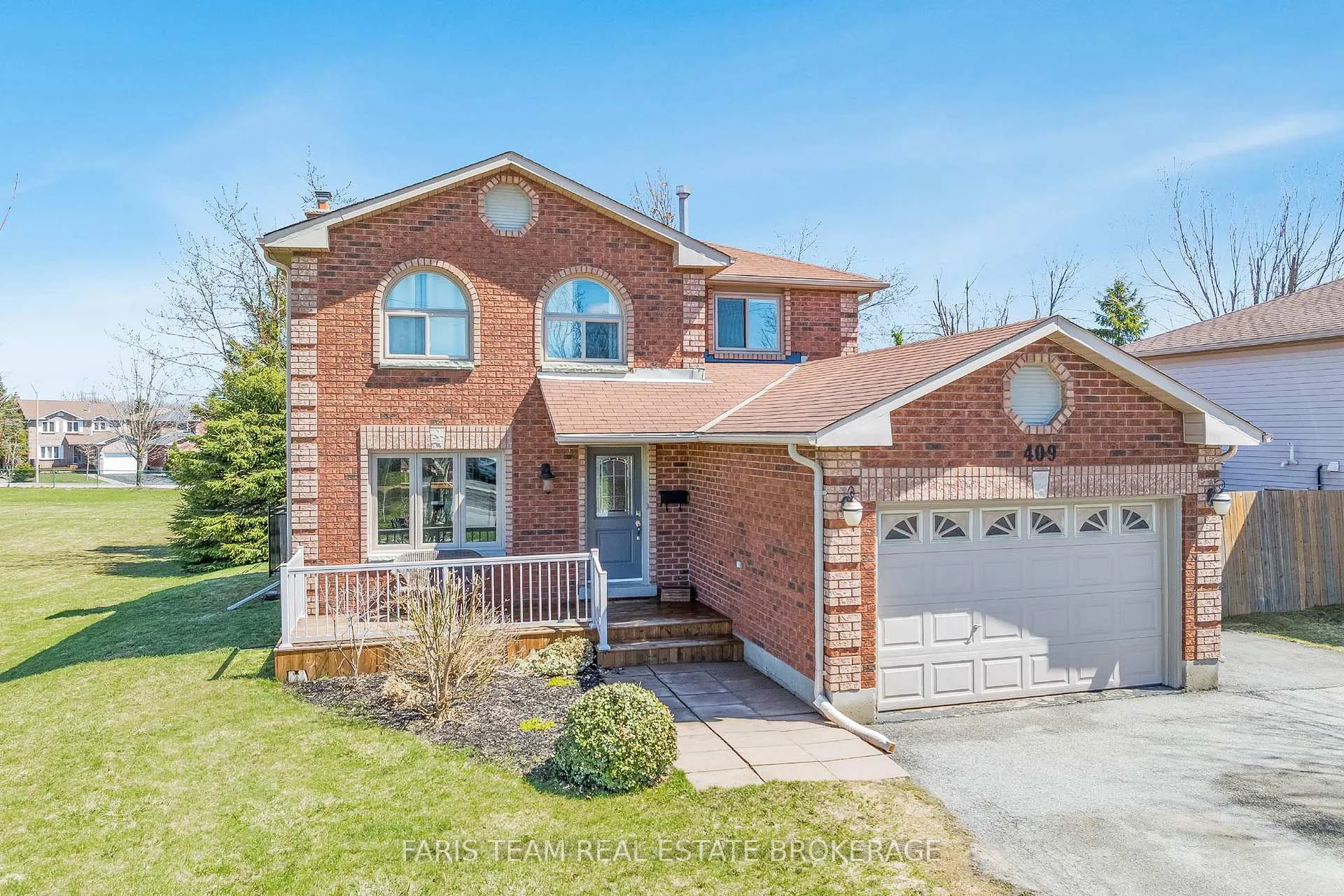 Photo 3 of 409 Anne Street N, Barrie, West Bayfield — HOMEH