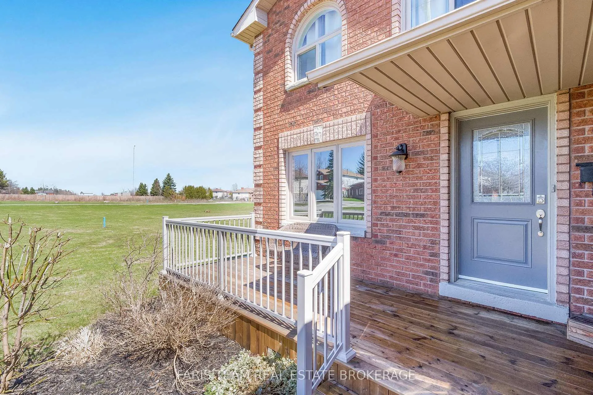 Photo 4 of 409 Anne Street N, Barrie, West Bayfield — HOMEH