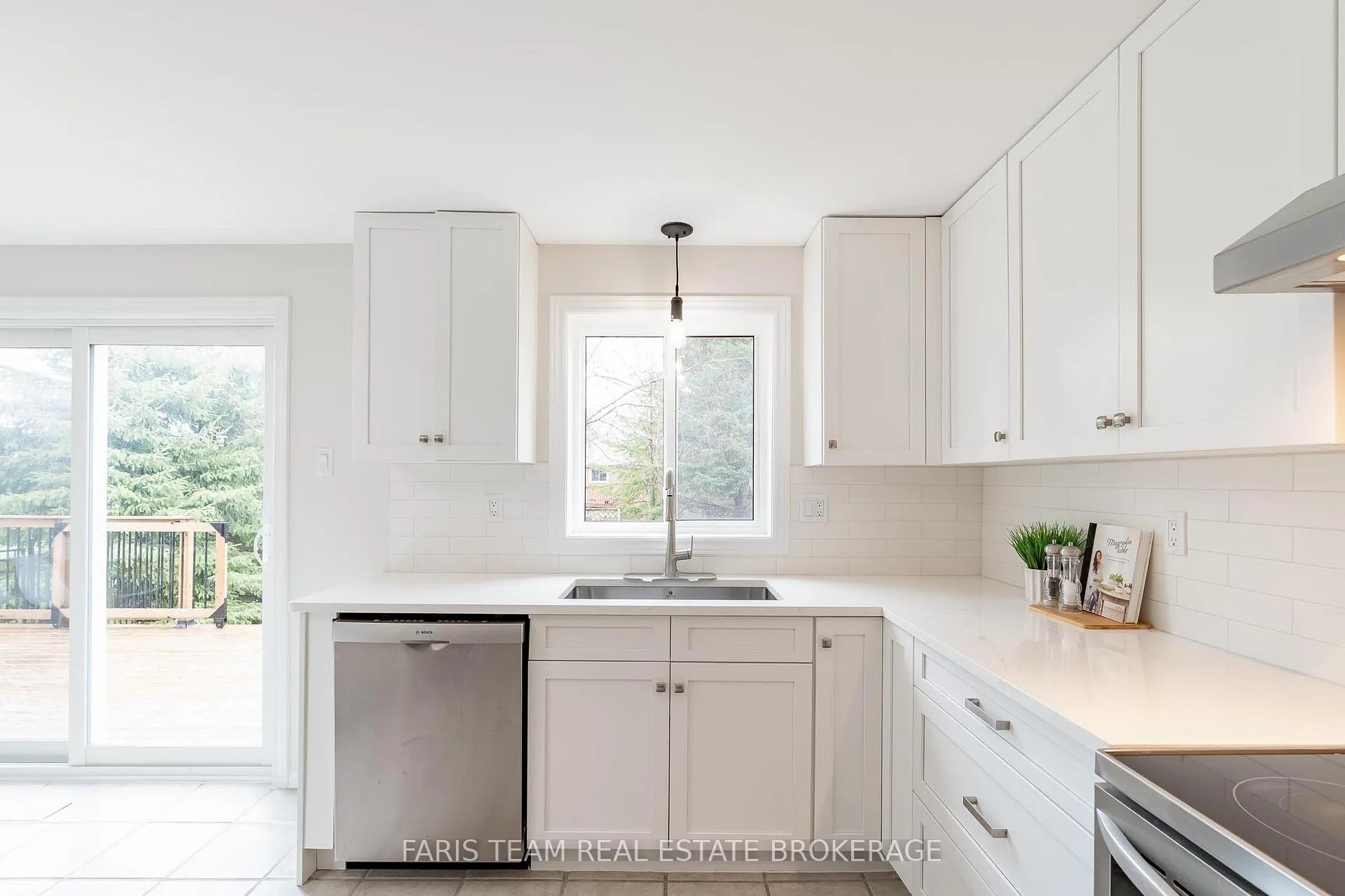 Photo 7 of 409 Anne Street N, Barrie, West Bayfield — HOMEH