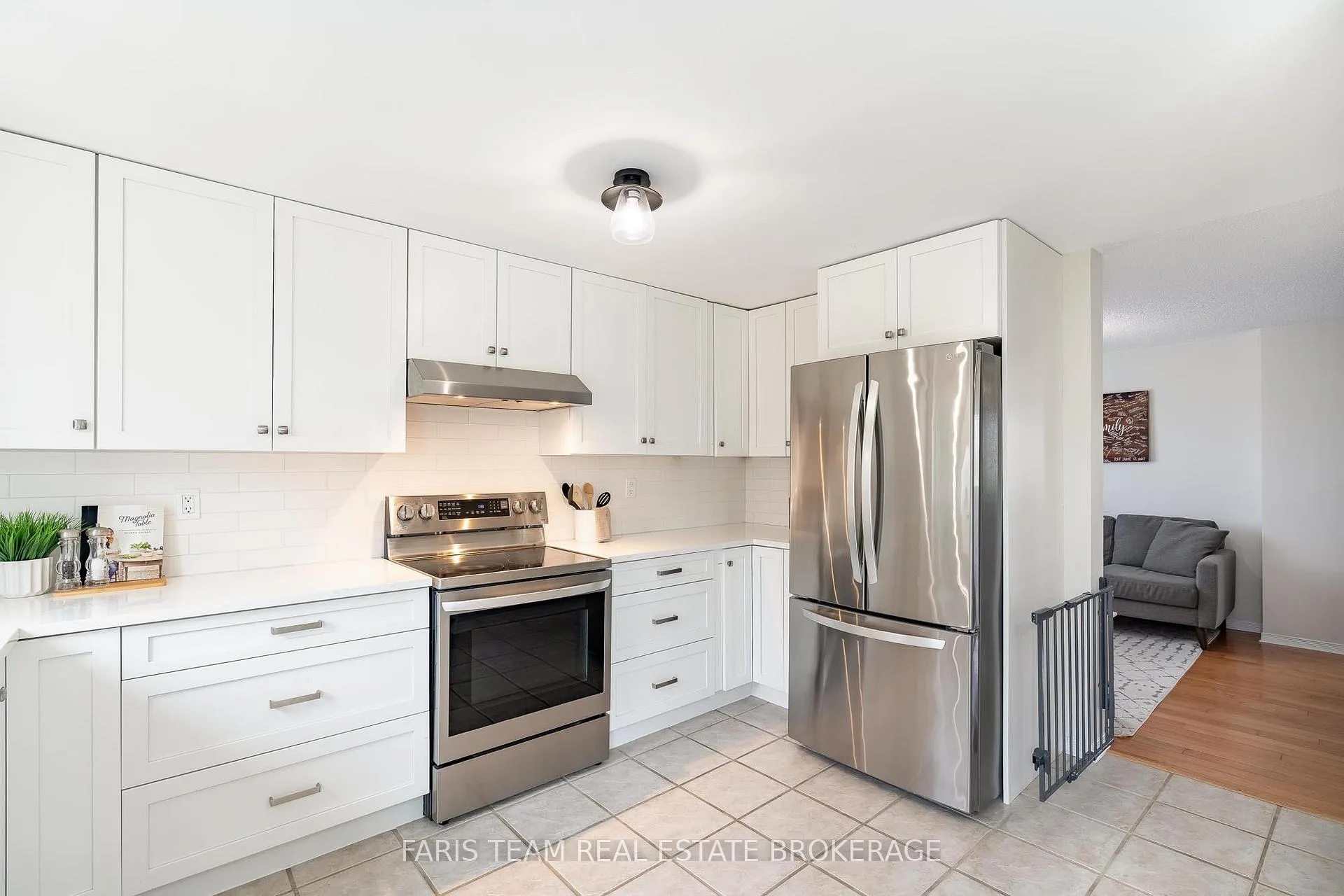 Photo 9 of 409 Anne Street N, Barrie, West Bayfield — HOMEH