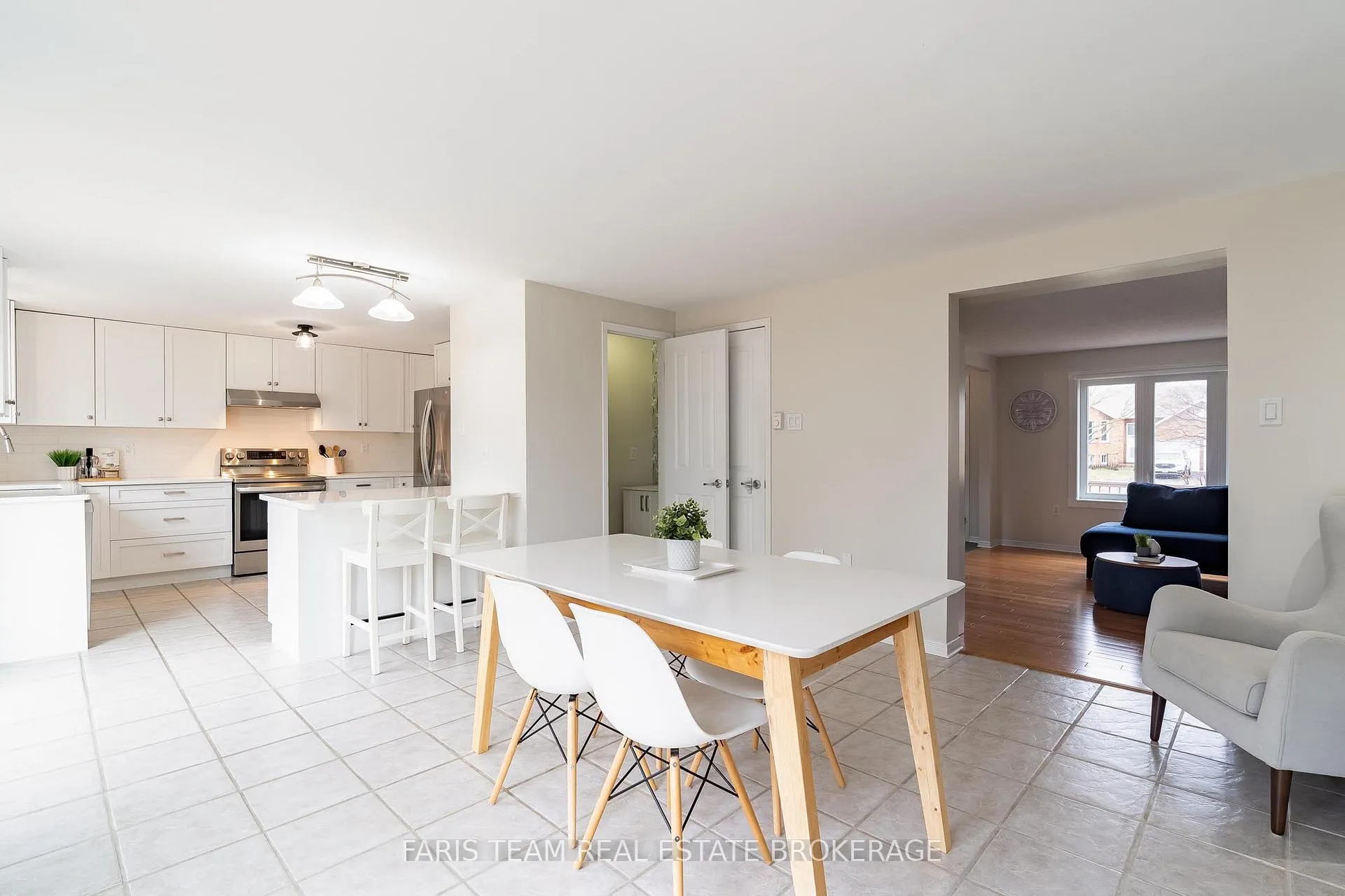 Photo 13 of 409 Anne Street N, Barrie, West Bayfield — HOMEH