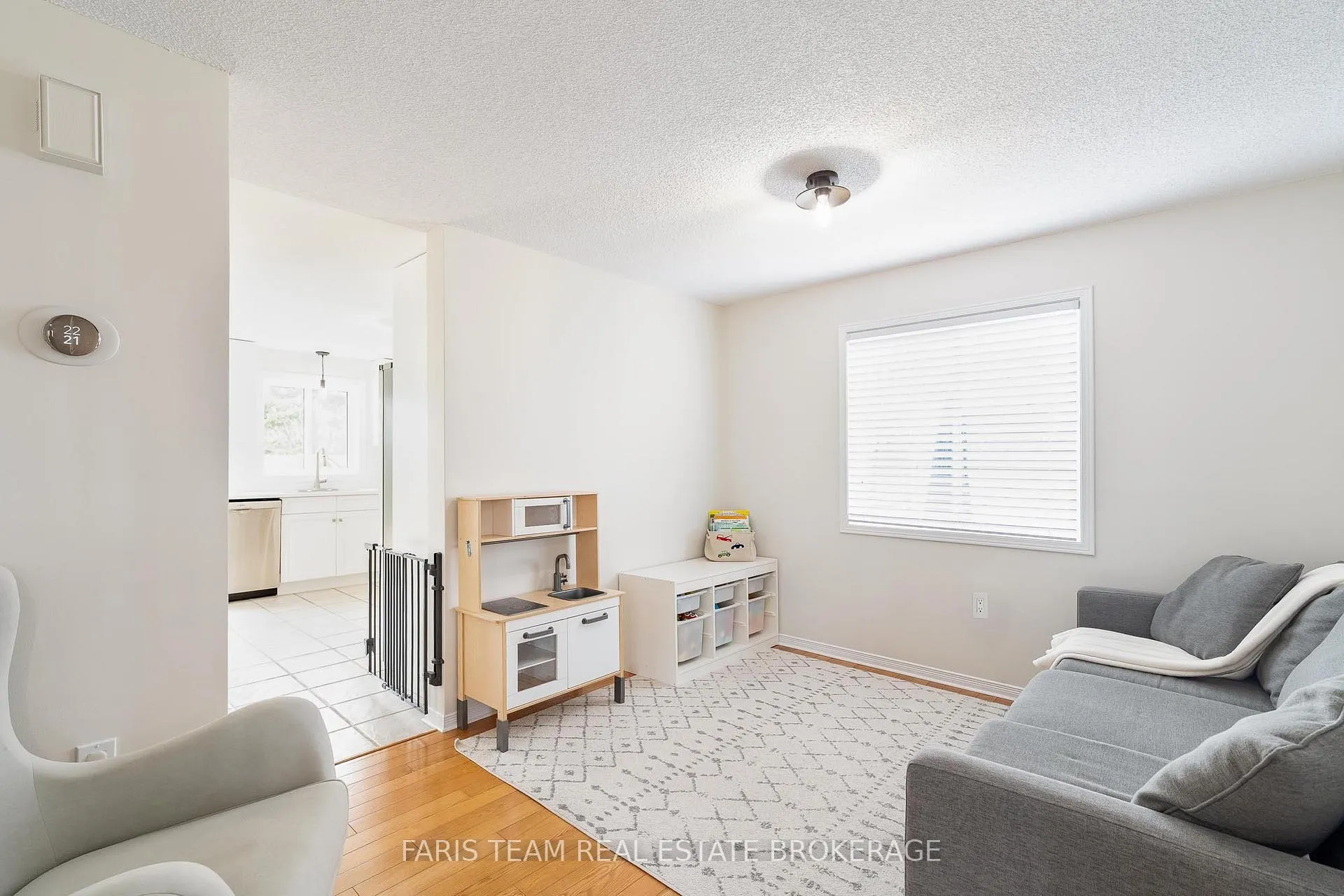 Photo 15 of 409 Anne Street N, Barrie, West Bayfield — HOMEH