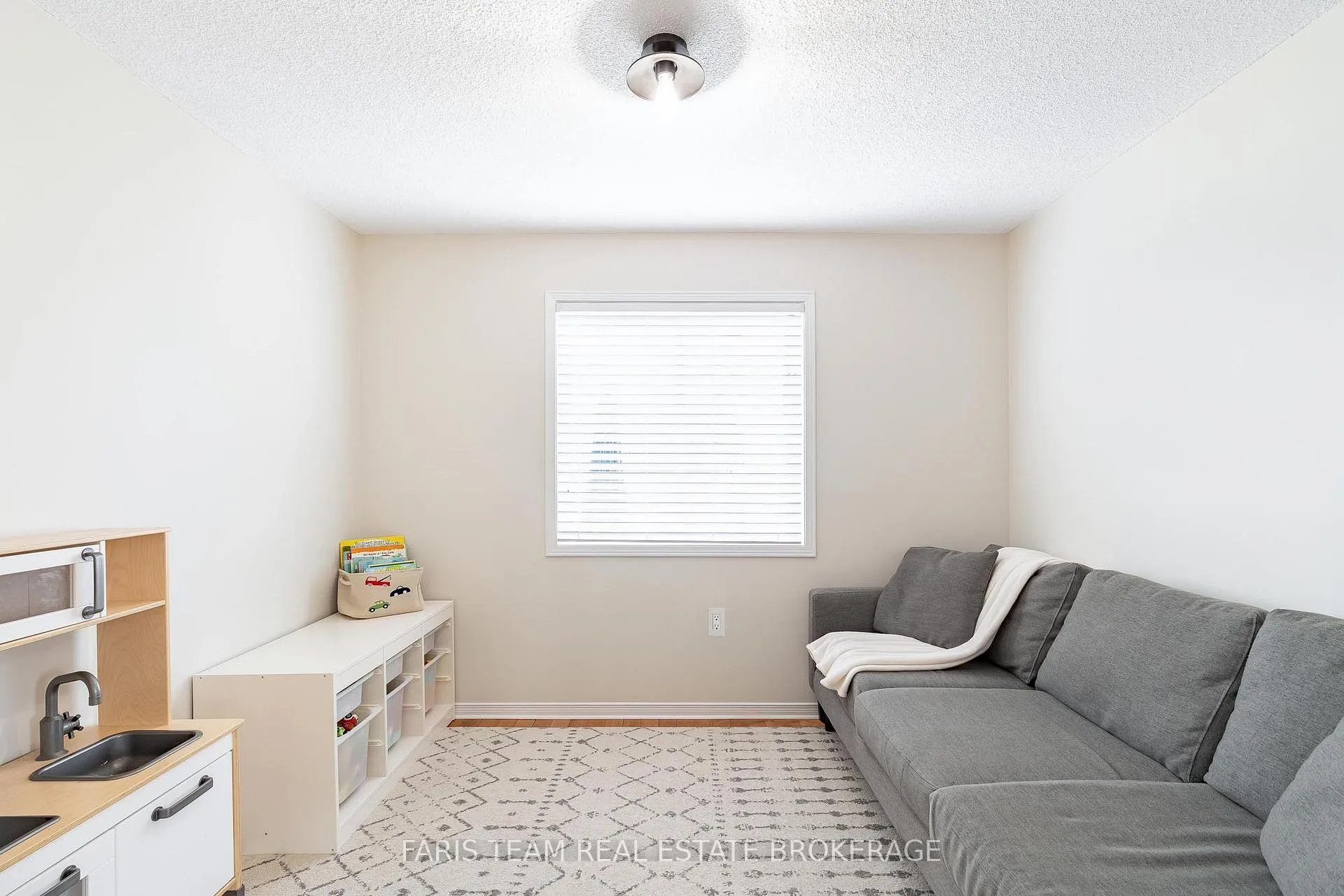 Photo 16 of 409 Anne Street N, Barrie, West Bayfield — HOMEH