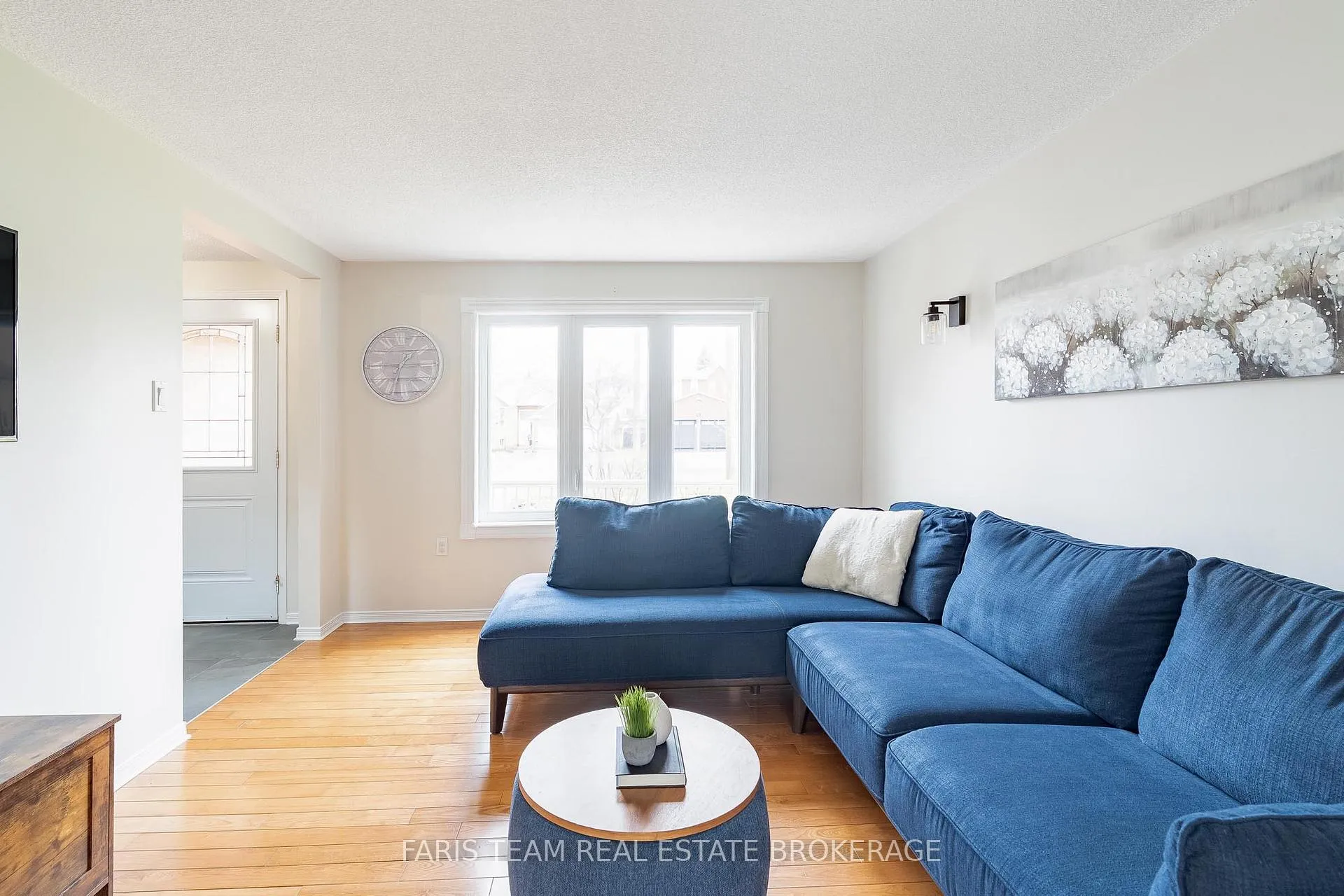 Photo 19 of 409 Anne Street N, Barrie, West Bayfield — HOMEH