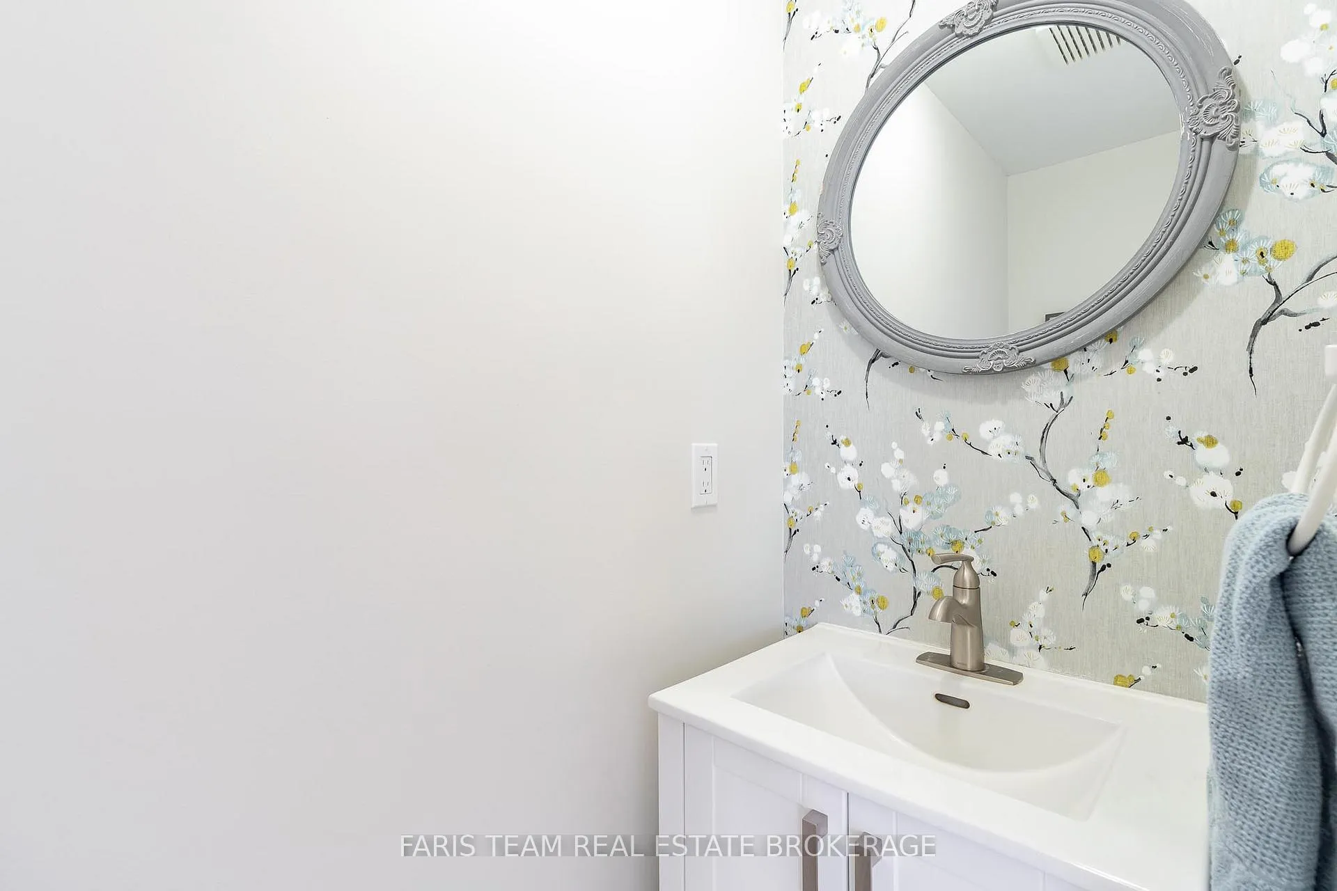 Photo 21 of 409 Anne Street N, Barrie, West Bayfield — HOMEH