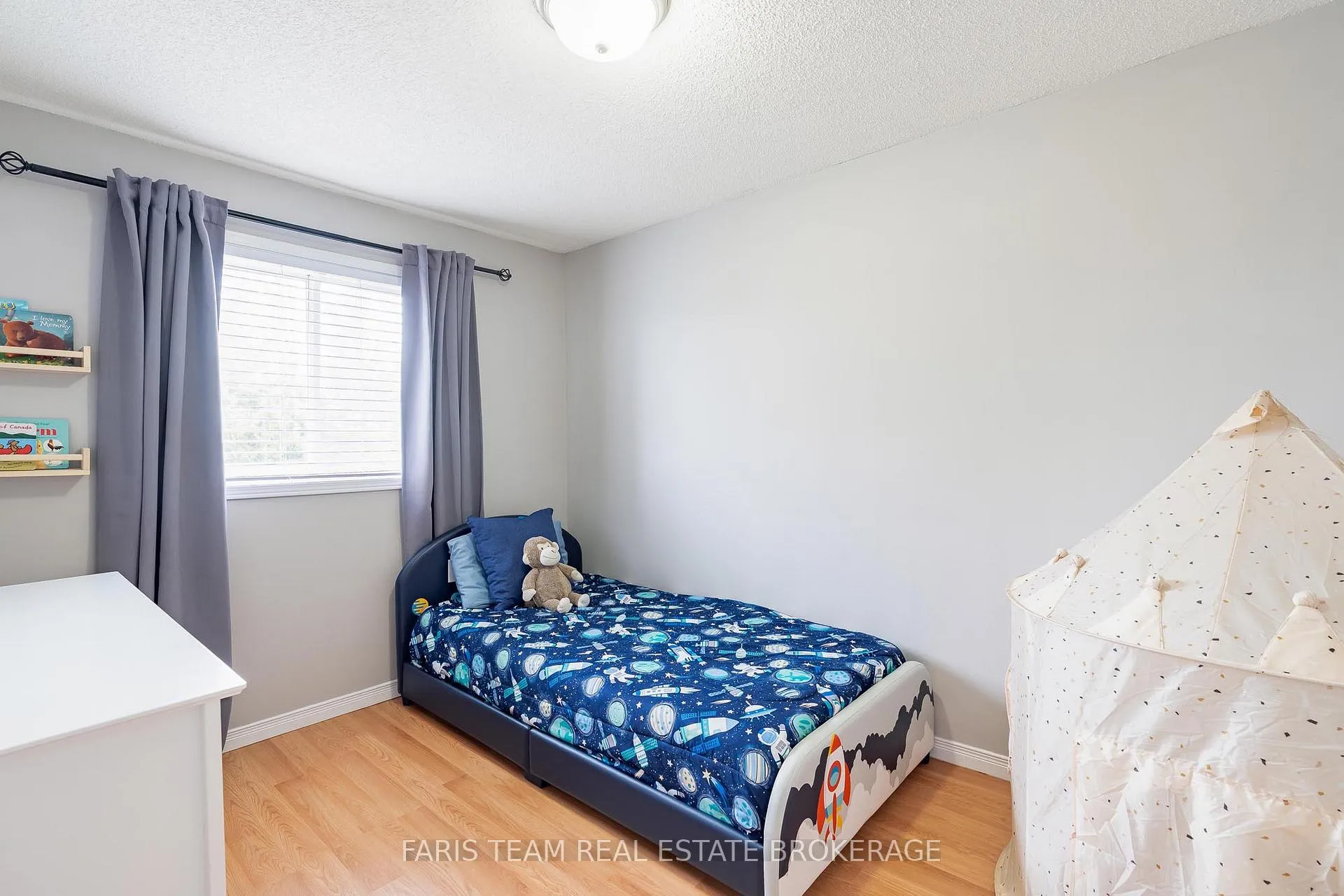 Photo 26 of 409 Anne Street N, Barrie, West Bayfield — HOMEH
