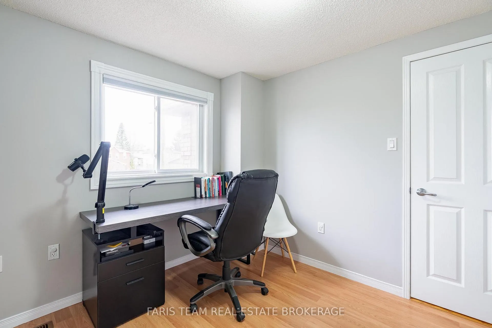 Photo 28 of 409 Anne Street N, Barrie, West Bayfield — HOMEH