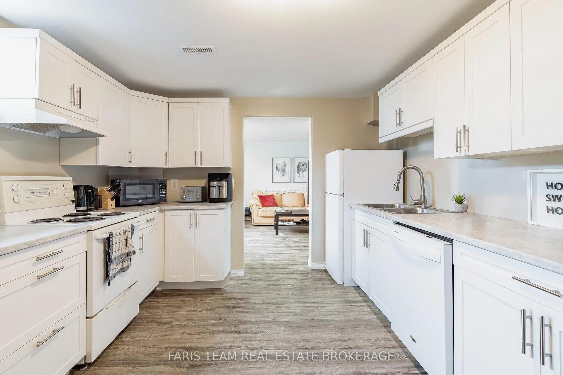Photo 31 of 409 Anne Street N, Barrie, West Bayfield — HOMEH