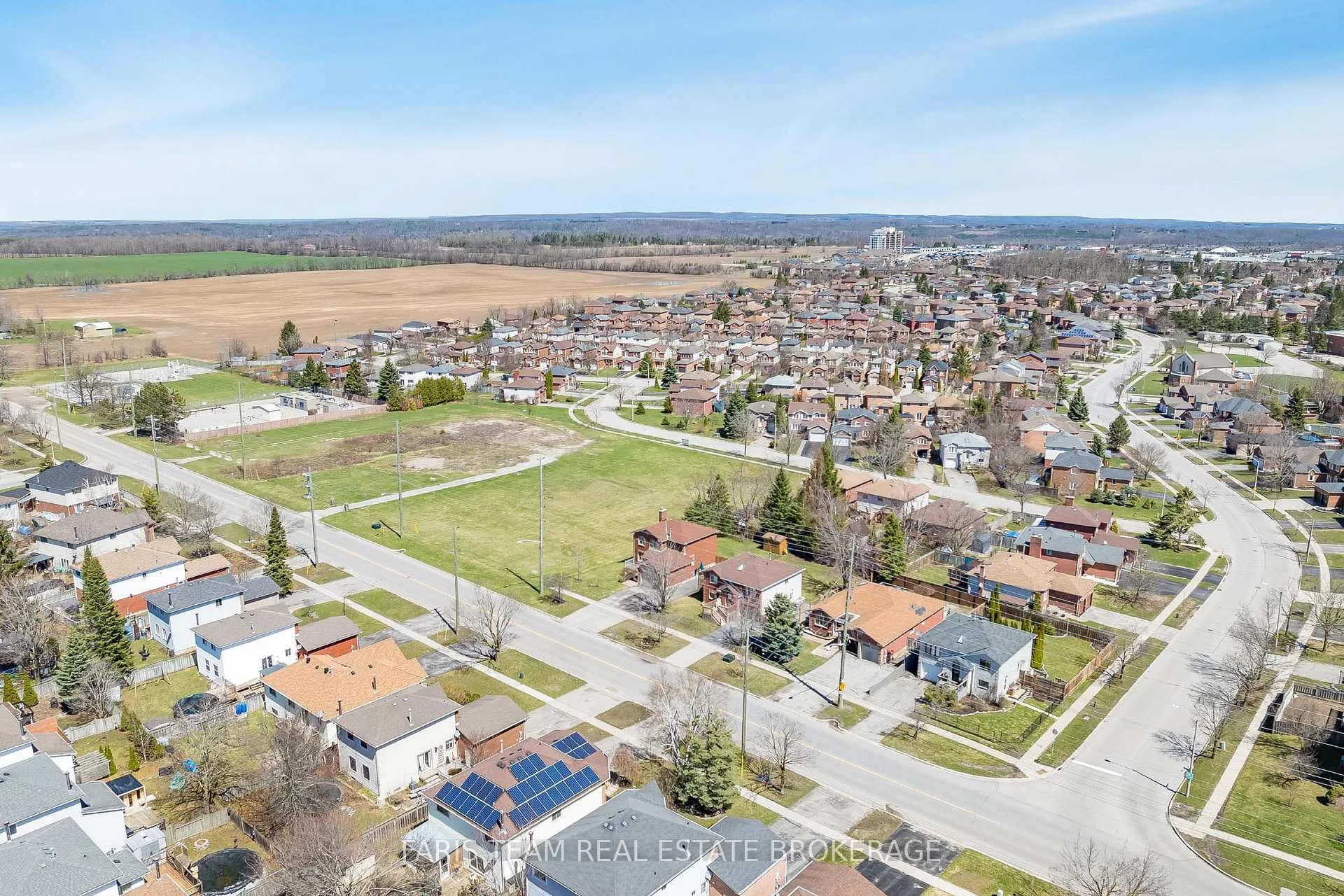 Photo 47 of 409 Anne Street N, Barrie, West Bayfield — HOMEH