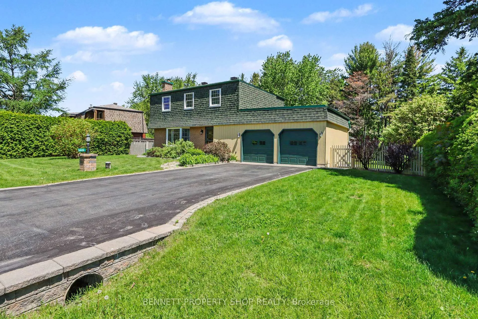 Photo 2 of 5449 Riverside Crescent, Ottawa, Manotick Long Island & Nicholls Island — HOMEH