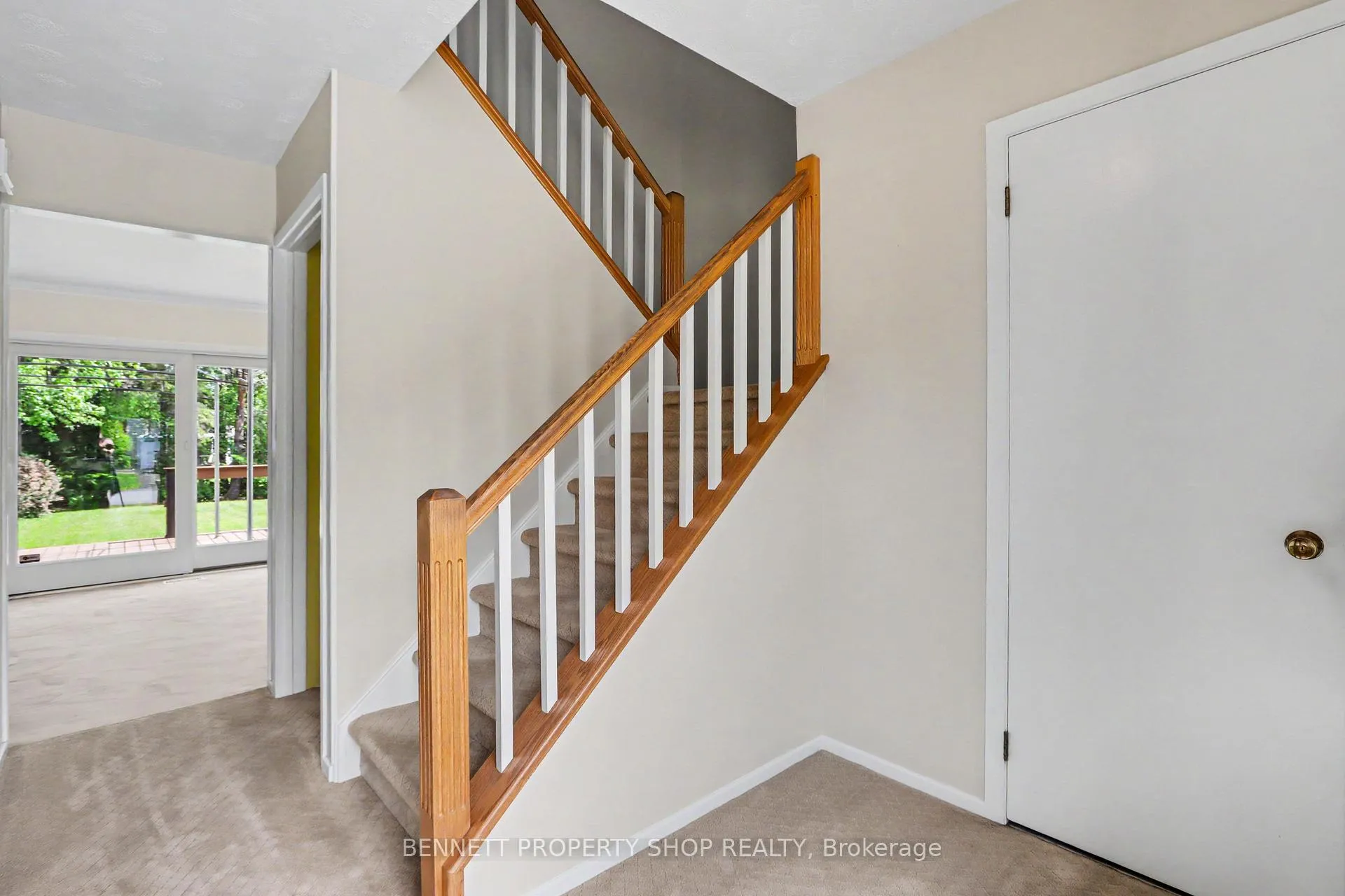 Photo 3 of 5449 Riverside Crescent, Ottawa, Manotick Long Island & Nicholls Island — HOMEH