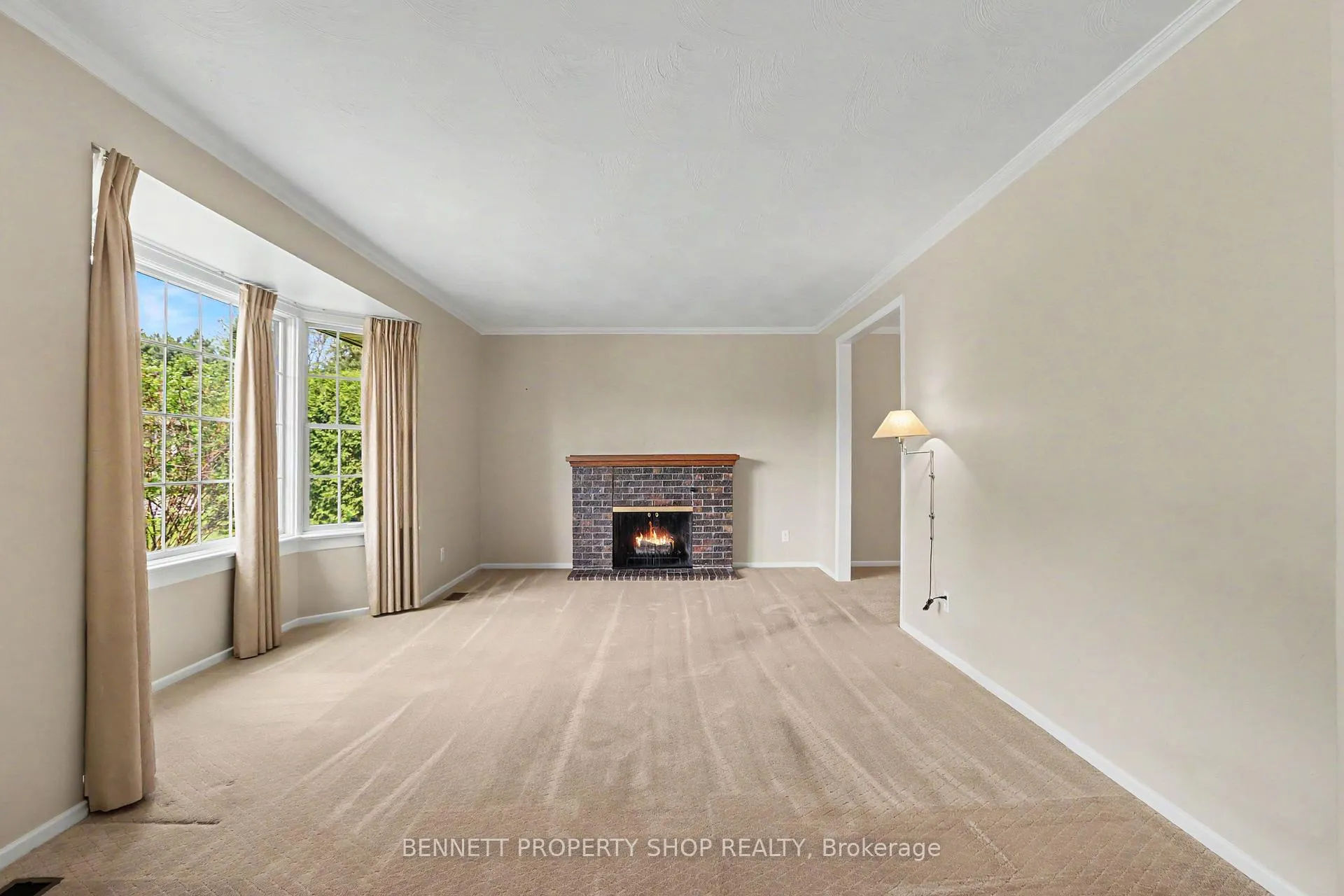 Photo 5 of 5449 Riverside Crescent, Ottawa, Manotick Long Island & Nicholls Island — HOMEH