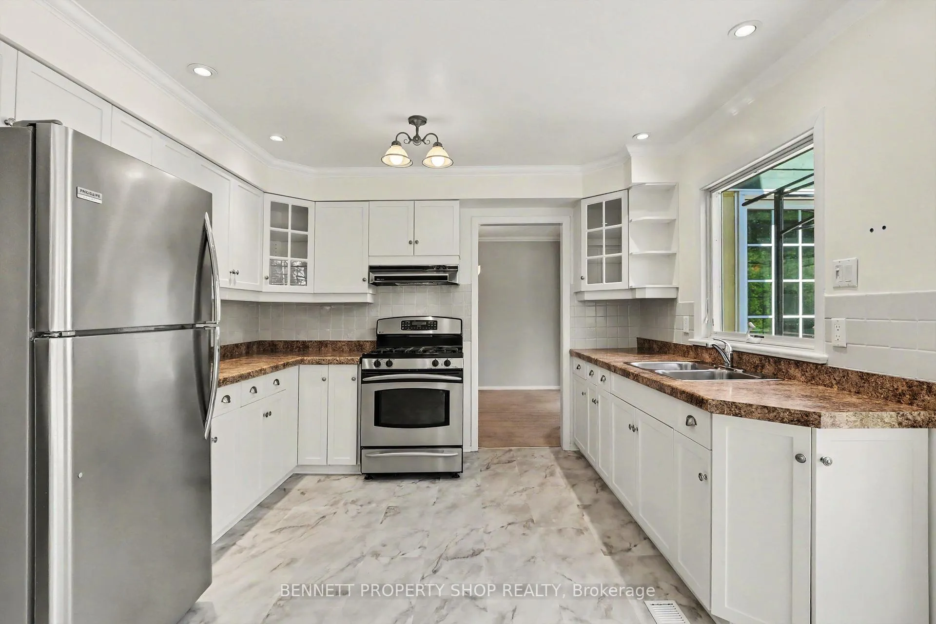 Photo 11 of 5449 Riverside Crescent, Ottawa, Manotick Long Island & Nicholls Island — HOMEH