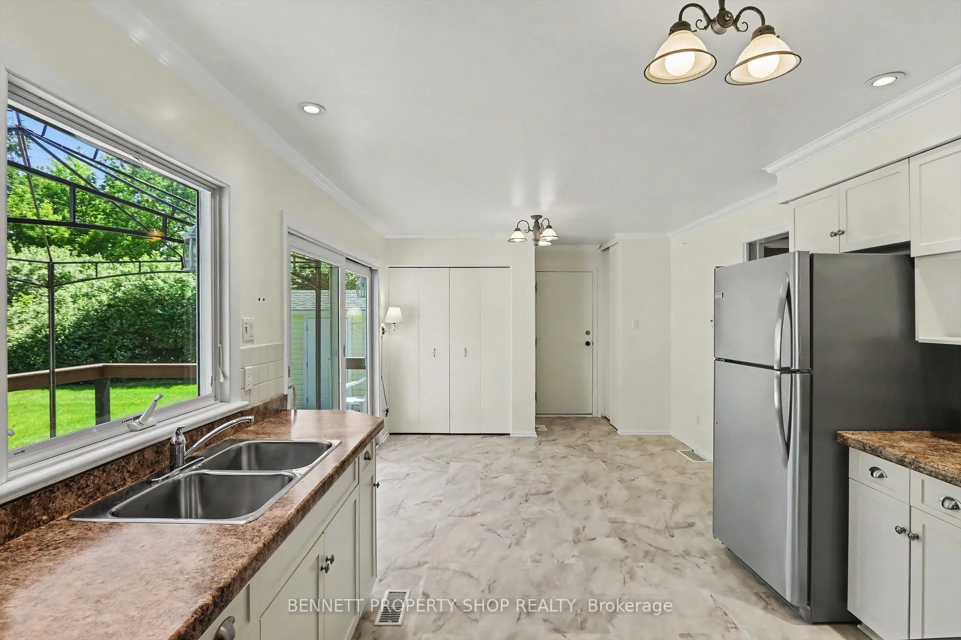 Photo 12 of 5449 Riverside Crescent, Ottawa, Manotick Long Island & Nicholls Island — HOMEH