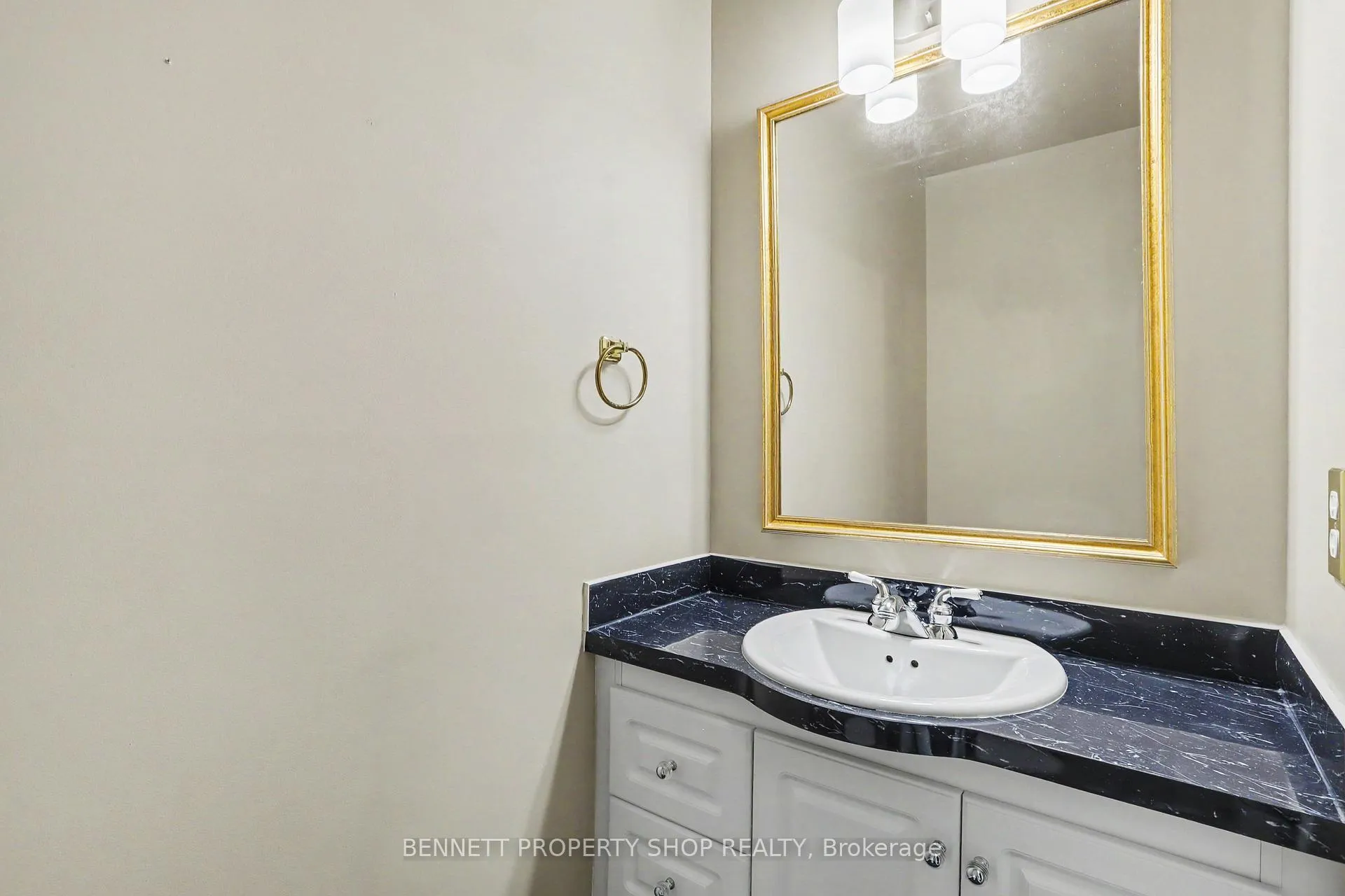Photo 15 of 5449 Riverside Crescent, Ottawa, Manotick Long Island & Nicholls Island — HOMEH
