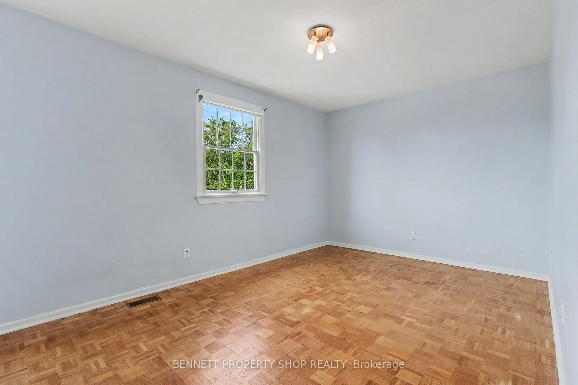 Photo 16 of 5449 Riverside Crescent, Ottawa, Manotick Long Island & Nicholls Island — HOMEH
