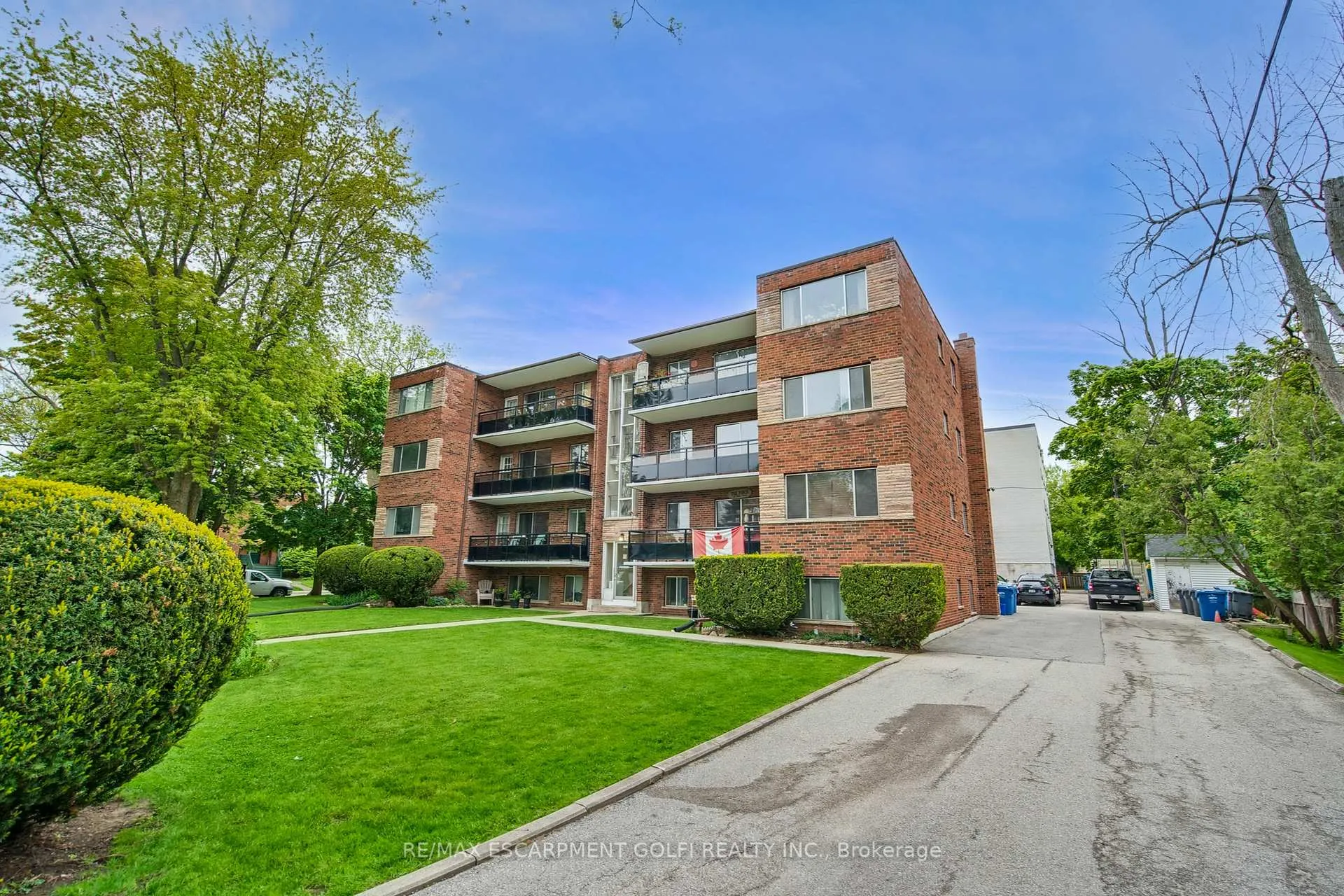 Photo 2 of Unit 9, 2433 First Street, Burlington, Brant — HOMEH