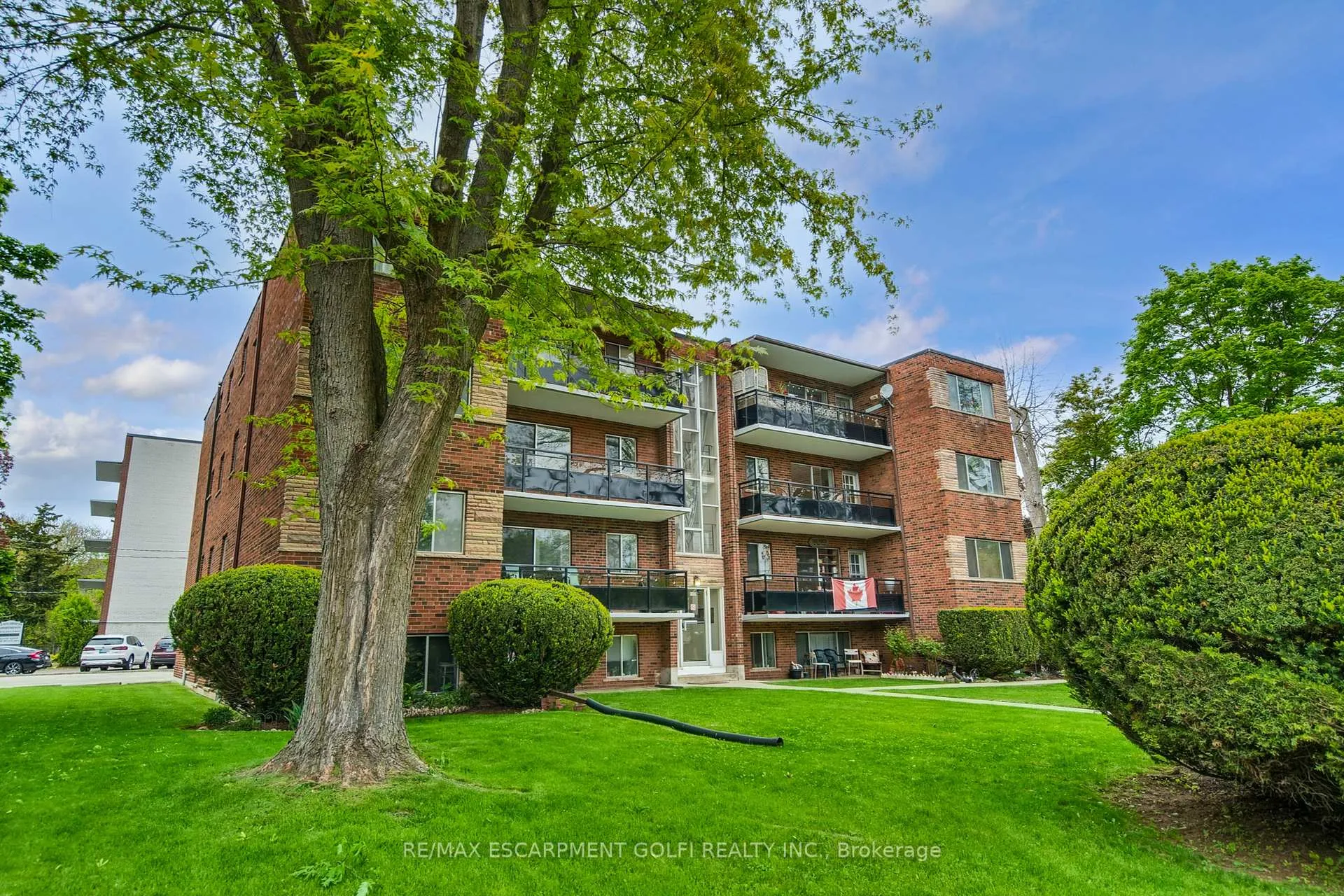 Photo 3 of Unit 9, 2433 First Street, Burlington, Brant — HOMEH