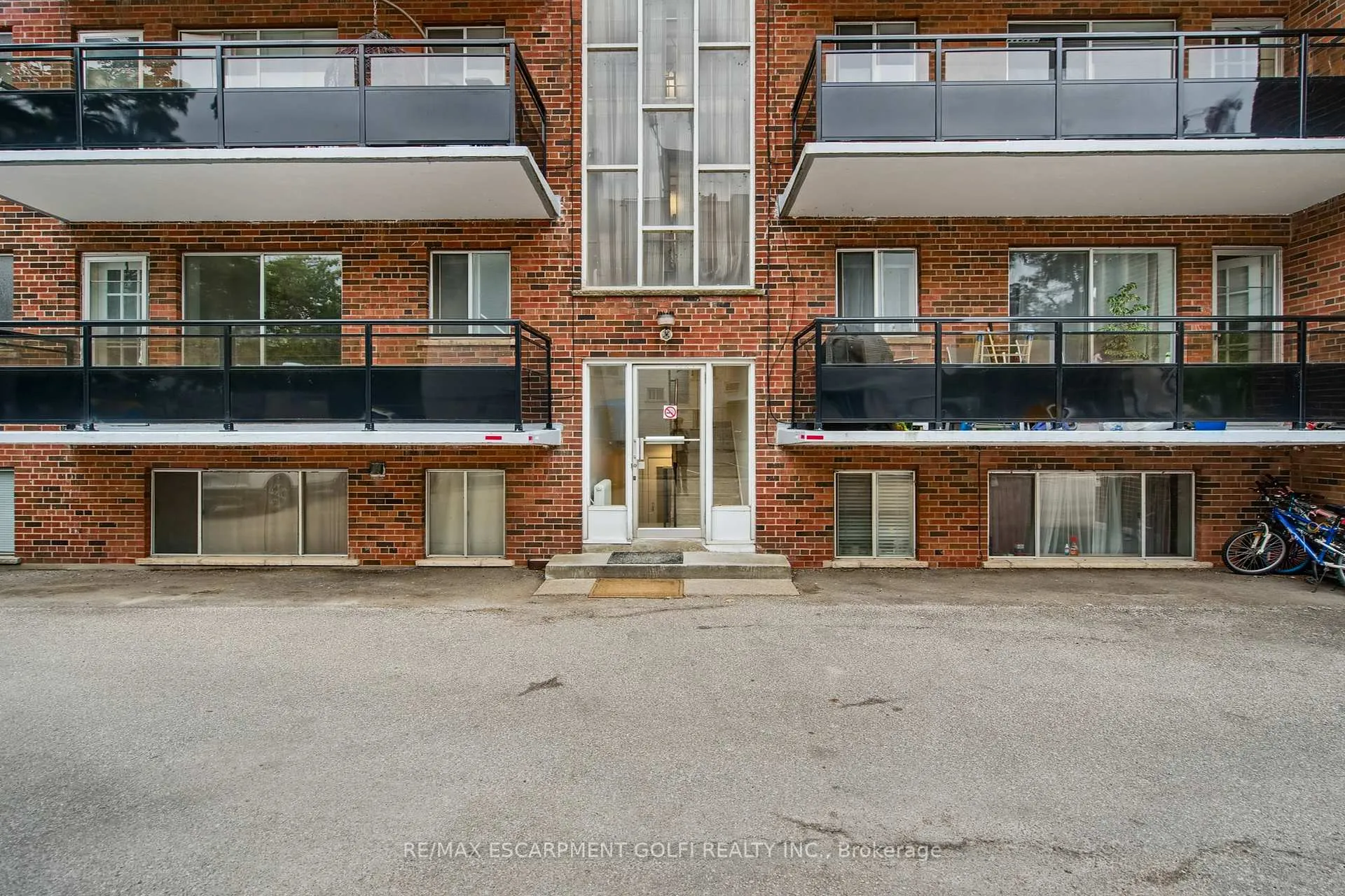 Photo 5 of Unit 9, 2433 First Street, Burlington, Brant — HOMEH