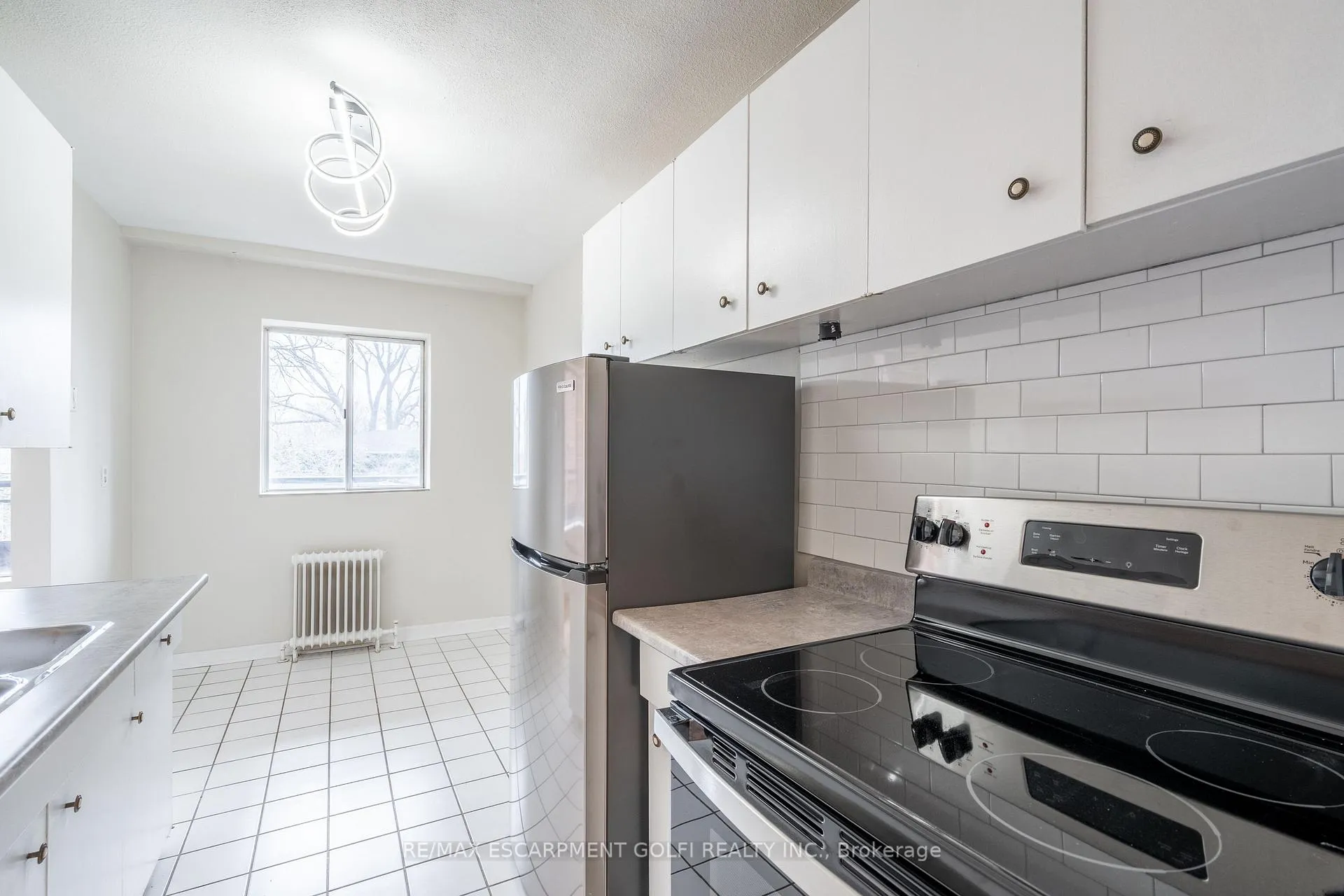 Photo 10 of Unit 9, 2433 First Street, Burlington, Brant — HOMEH