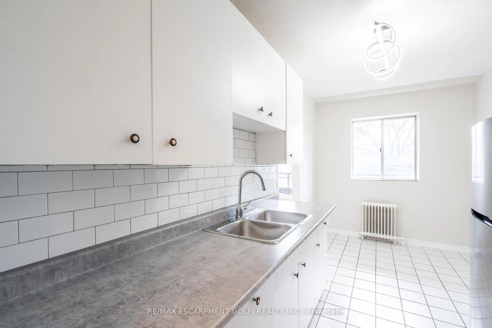 Photo 11 of Unit 9, 2433 First Street, Burlington, Brant — HOMEH