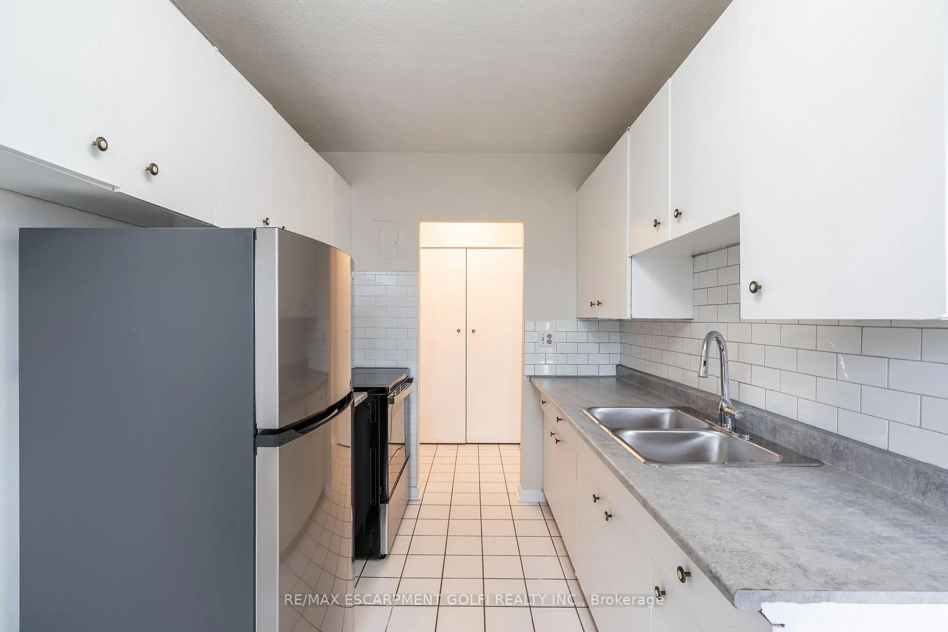 Photo 12 of Unit 9, 2433 First Street, Burlington, Brant — HOMEH