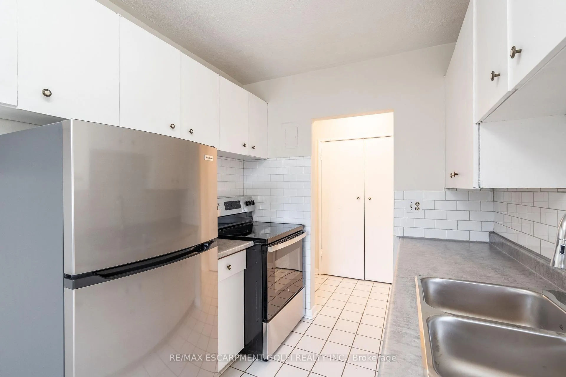 Photo 14 of Unit 9, 2433 First Street, Burlington, Brant — HOMEH