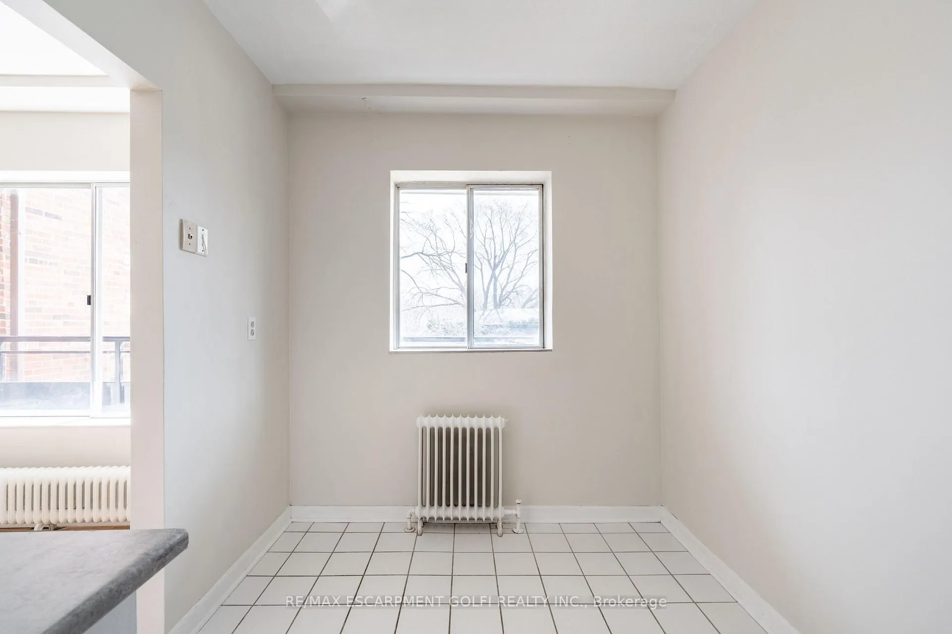 Photo 18 of Unit 9, 2433 First Street, Burlington, Brant — HOMEH