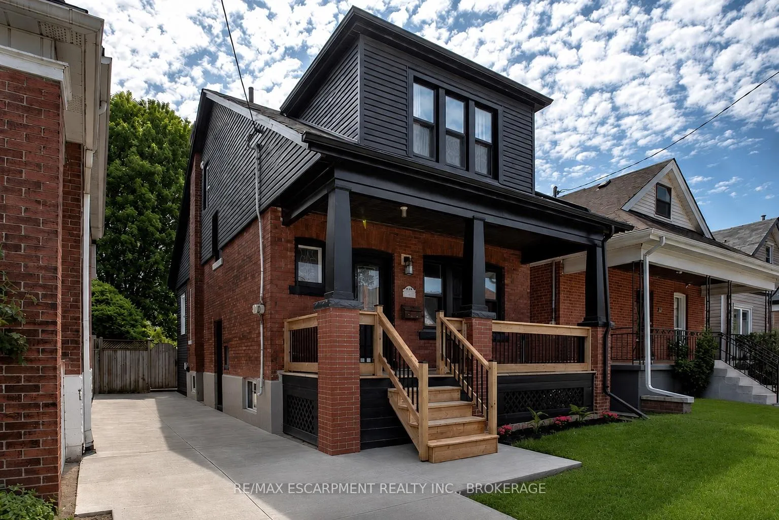 Front of 106 Grosvenor Avenue N