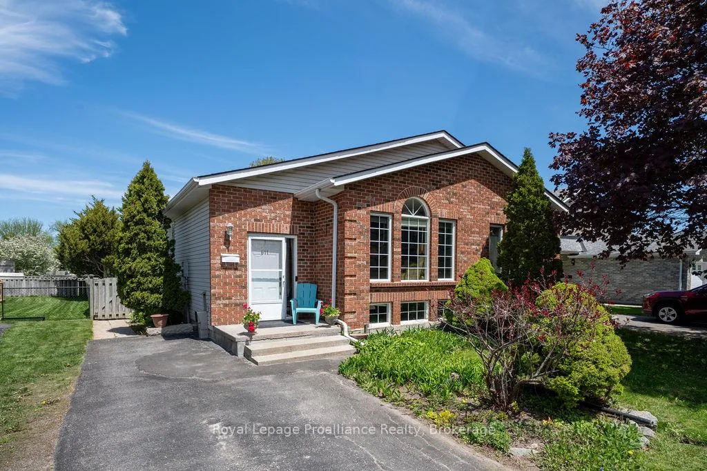 Photo 1 of 611 Barnsley Crescent, Kingston, City Southwest — HOMEH