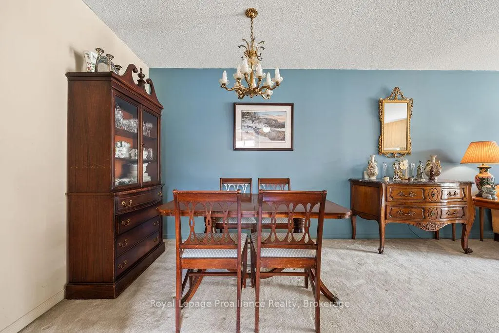 Photo 3 of 611 Barnsley Crescent, Kingston, City Southwest — HOMEH