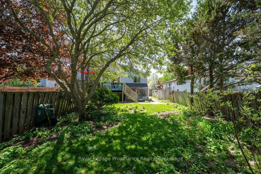 Photo 5 of 611 Barnsley Crescent, Kingston, City Southwest — HOMEH