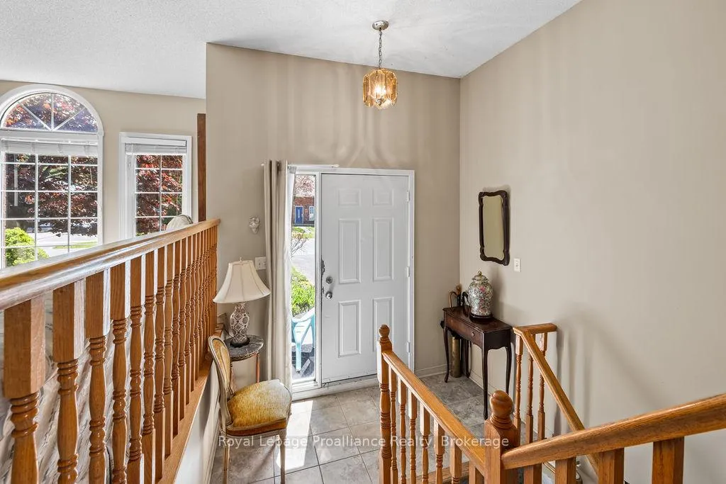 Photo 7 of 611 Barnsley Crescent, Kingston, City Southwest — HOMEH