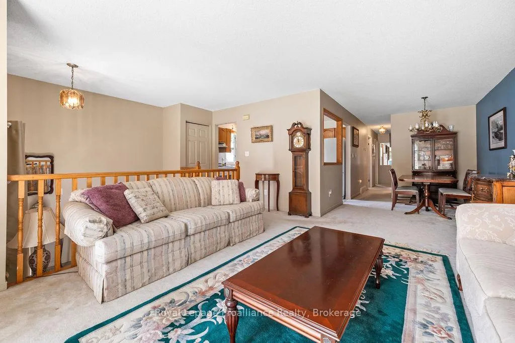 Photo 11 of 611 Barnsley Crescent, Kingston, City Southwest — HOMEH