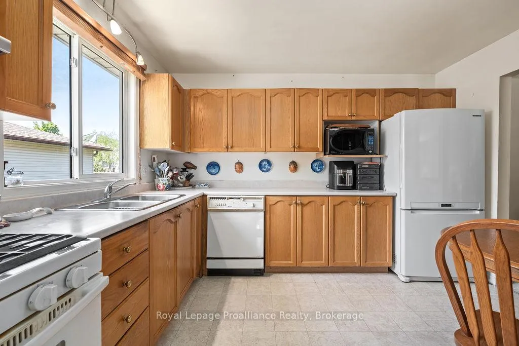 Photo 15 of 611 Barnsley Crescent, Kingston, City Southwest — HOMEH