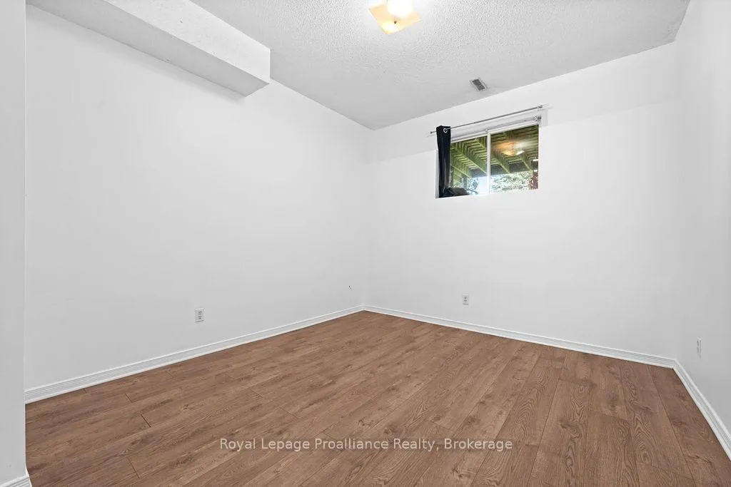 Photo 33 of 611 Barnsley Crescent, Kingston, City Southwest — HOMEH