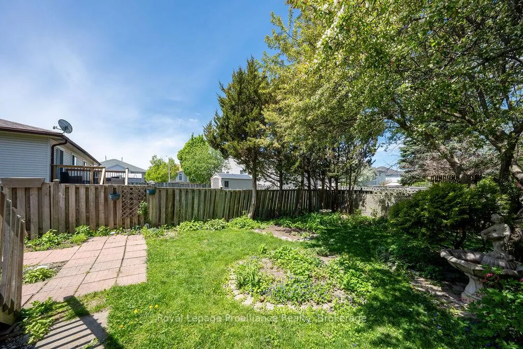 Photo 43 of 611 Barnsley Crescent, Kingston, City Southwest — HOMEH