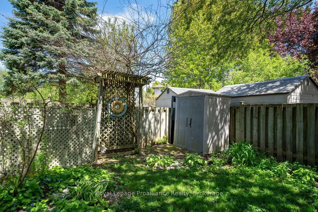 Photo 44 of 611 Barnsley Crescent, Kingston, City Southwest — HOMEH