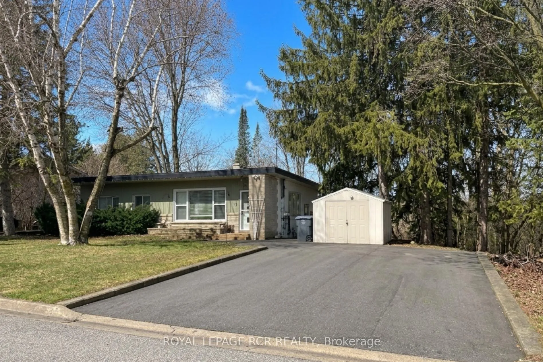 Photo 2 of Unit Upper, 7 Hilltop Drive, Caledon, Caledon East — HOMEH