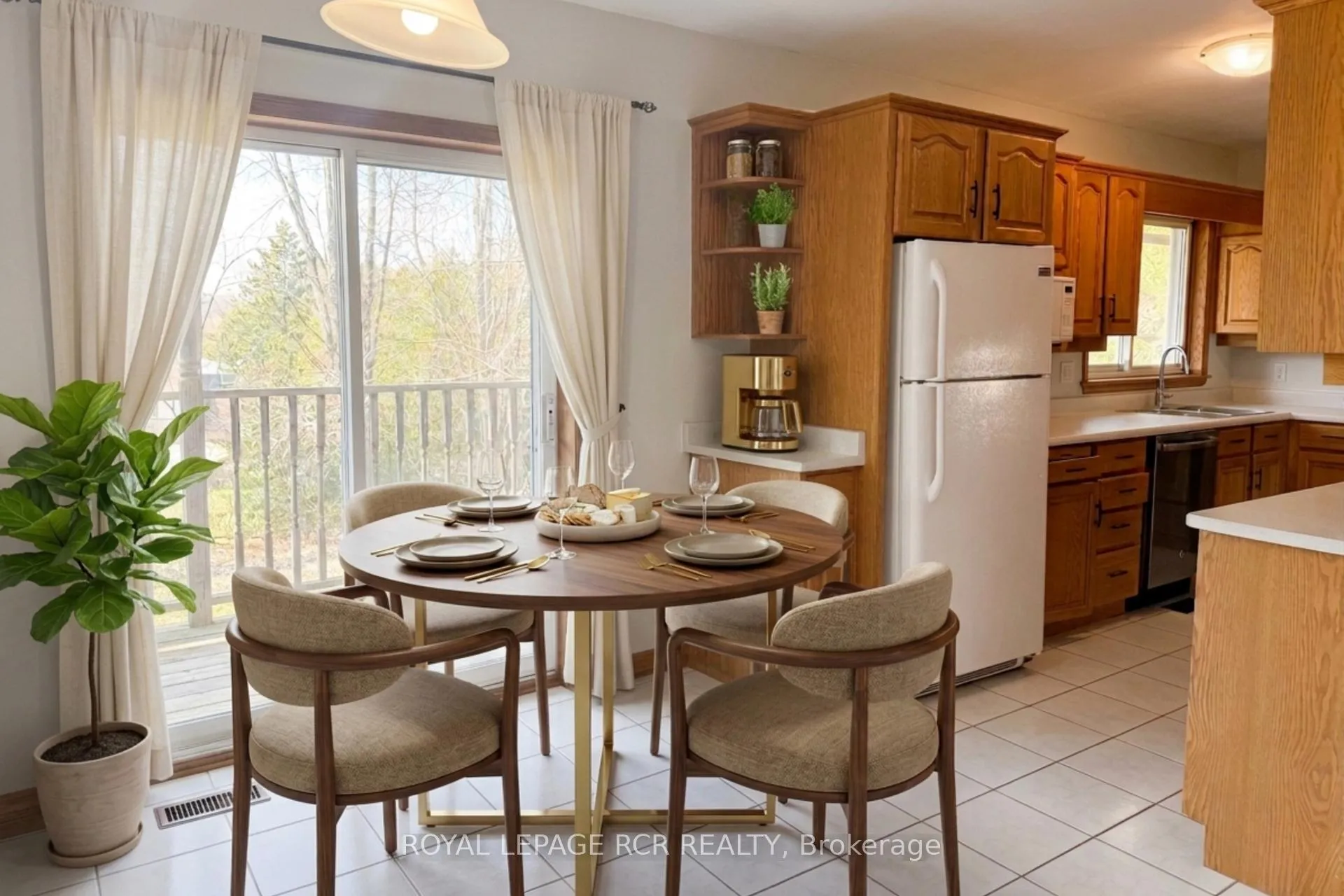 Photo 5 of Unit Upper, 7 Hilltop Drive, Caledon, Caledon East — HOMEH