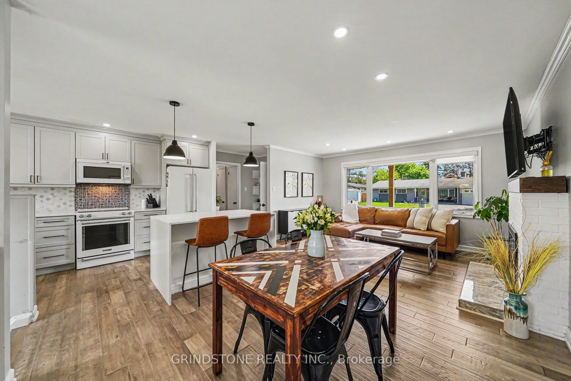 Photo 7 of 13 Tiverton Drive, Ottawa, Borden Farm/Stewart Farm/Carleton Heights/Parkwood Hills — HOMEH